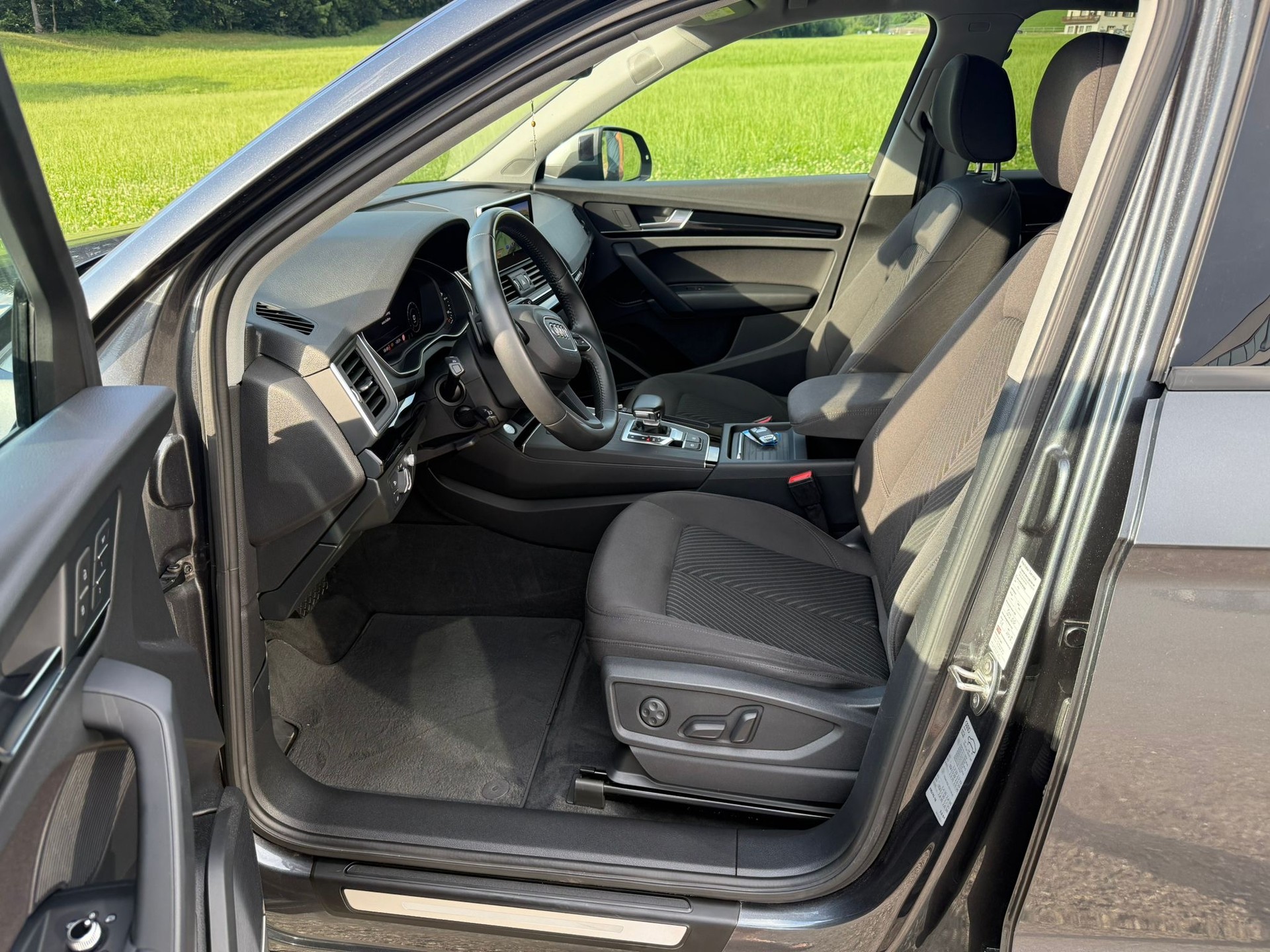 AUDI Q5 40 TDI quattro S-tronic-image-5