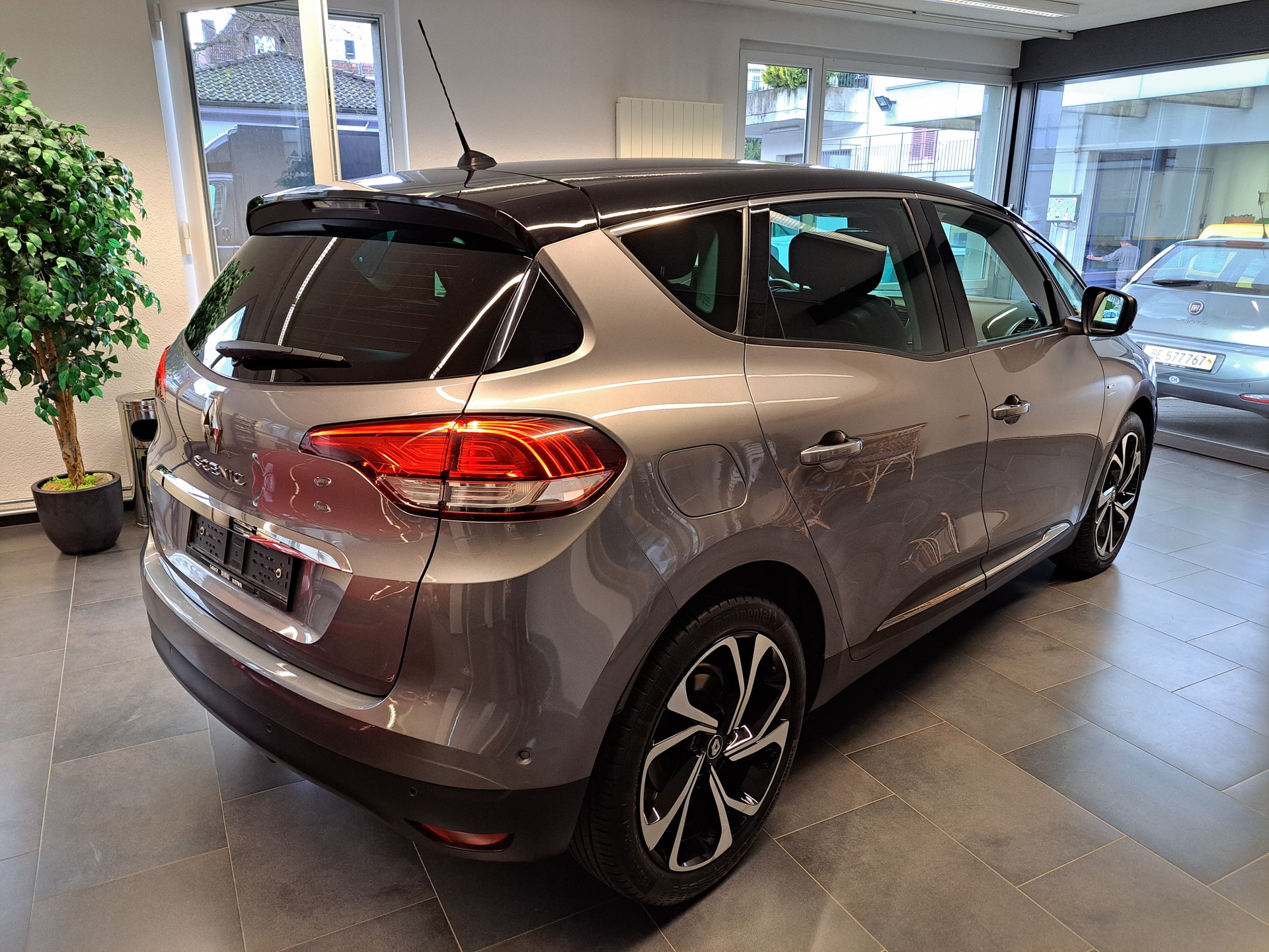 RENAULT Scénic 1.6 dCi Bose EDC-showroom-element-3