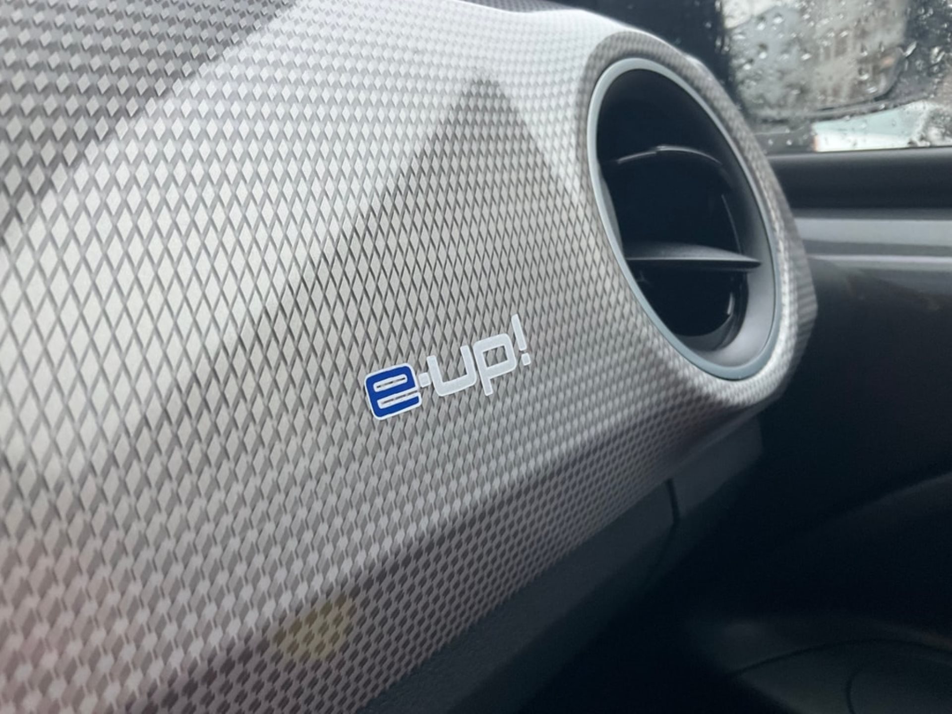 VW e-up! EDITION *** NEUWAGEN ZUM UNSCHLAGBAREN PREIS ***-image-16