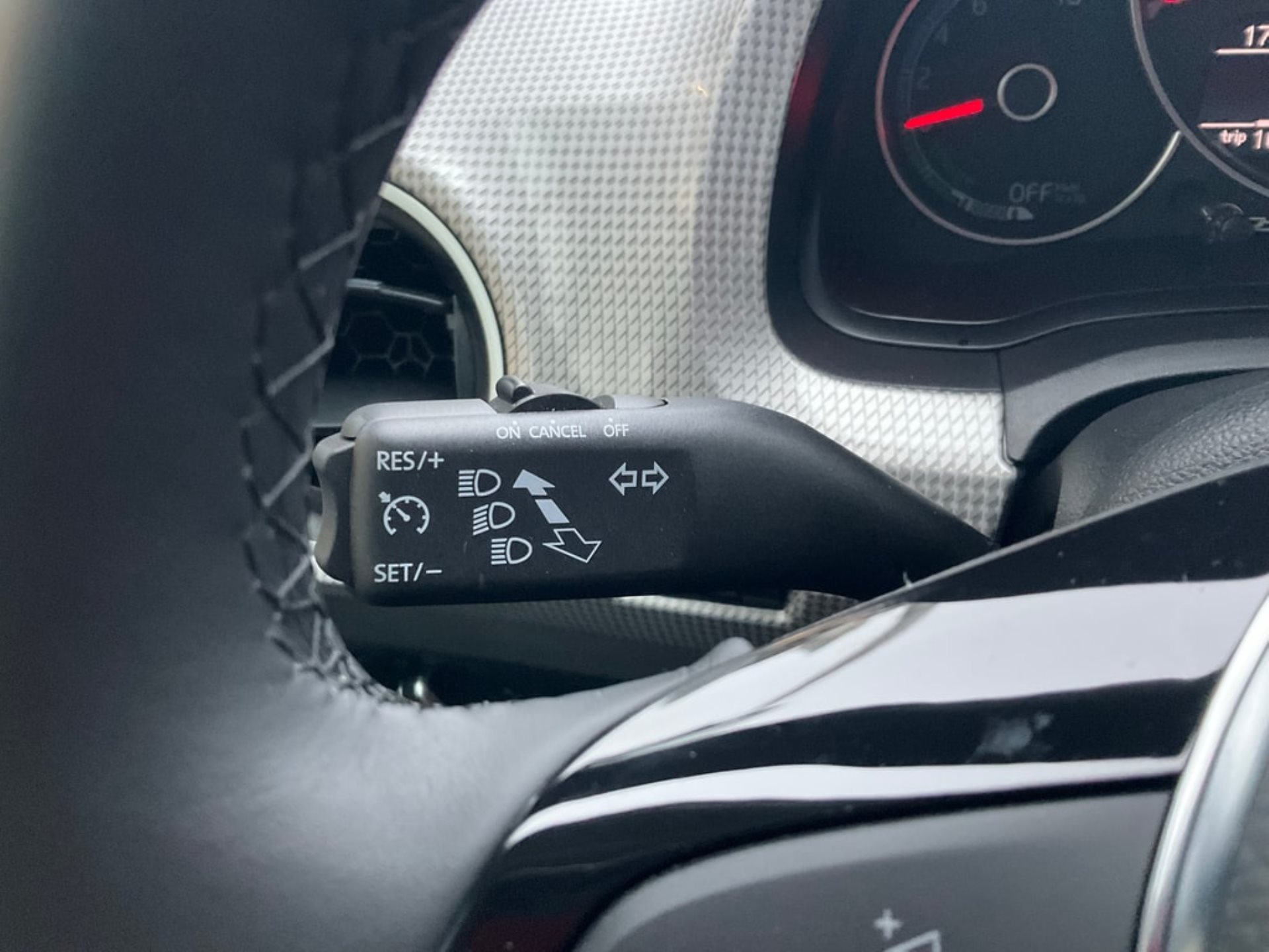 VW e-up! EDITION *** NEUWAGEN ZUM UNSCHLAGBAREN PREIS ***-image-17