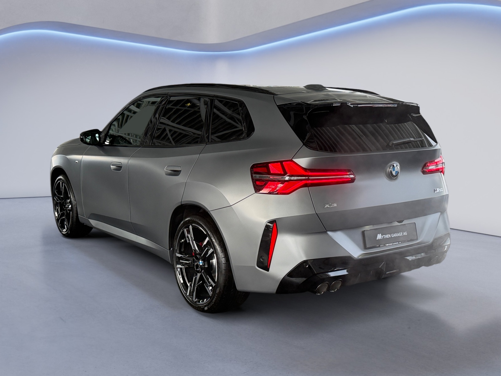 BMW X3 M50i-showroom-element-2