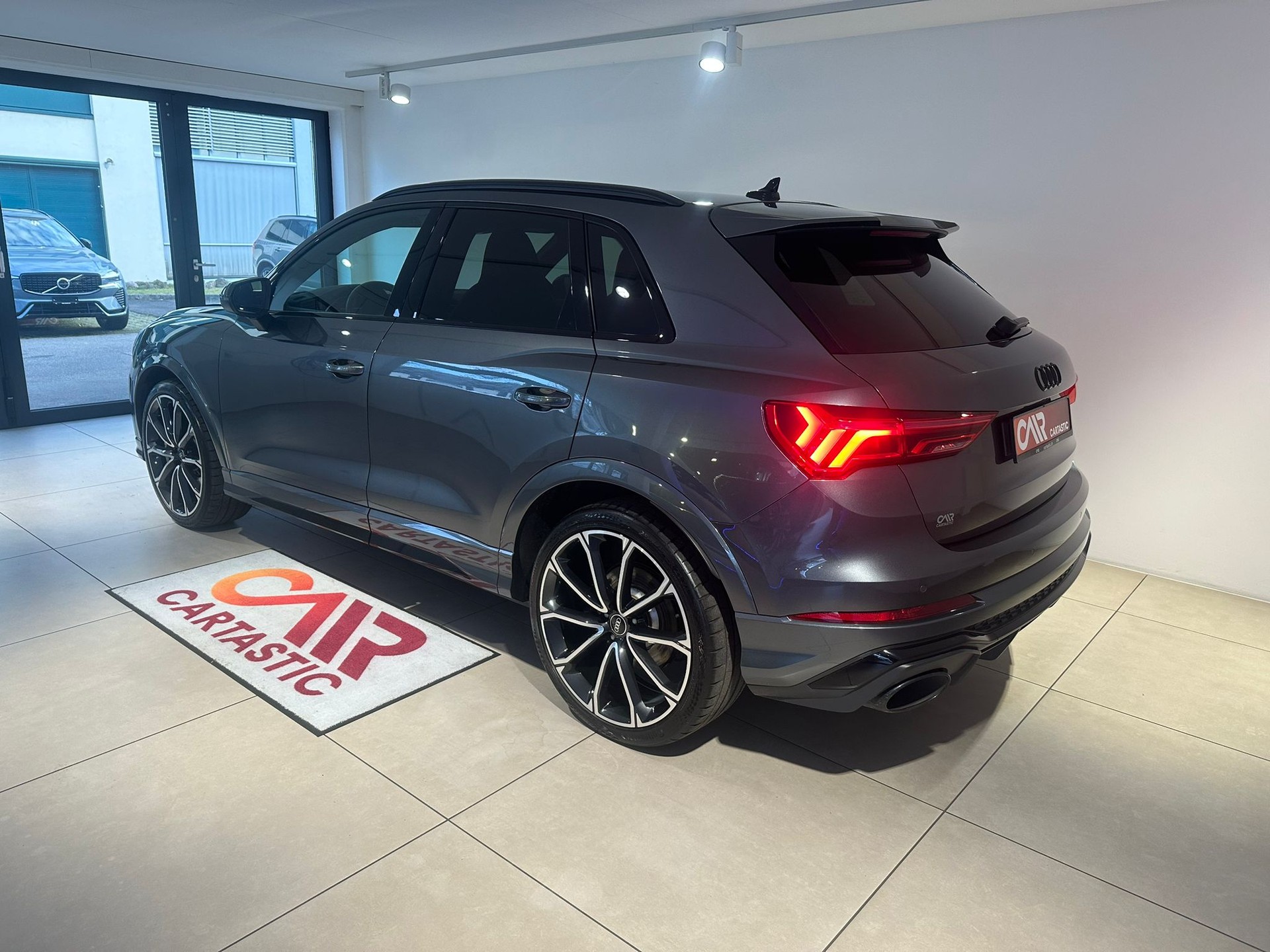 AUDI RS Q3 2.5 TFSI quattro-showroom-element-2
