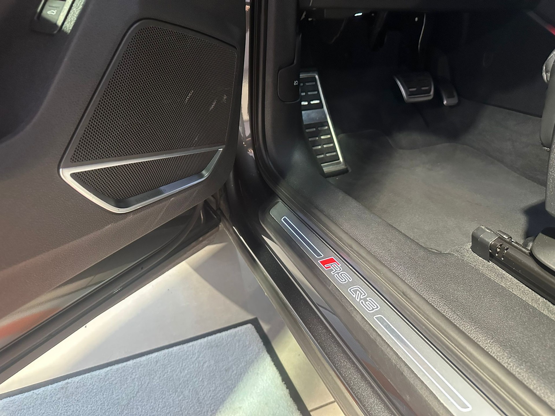 AUDI RS Q3 2.5 TFSI quattro-image-14