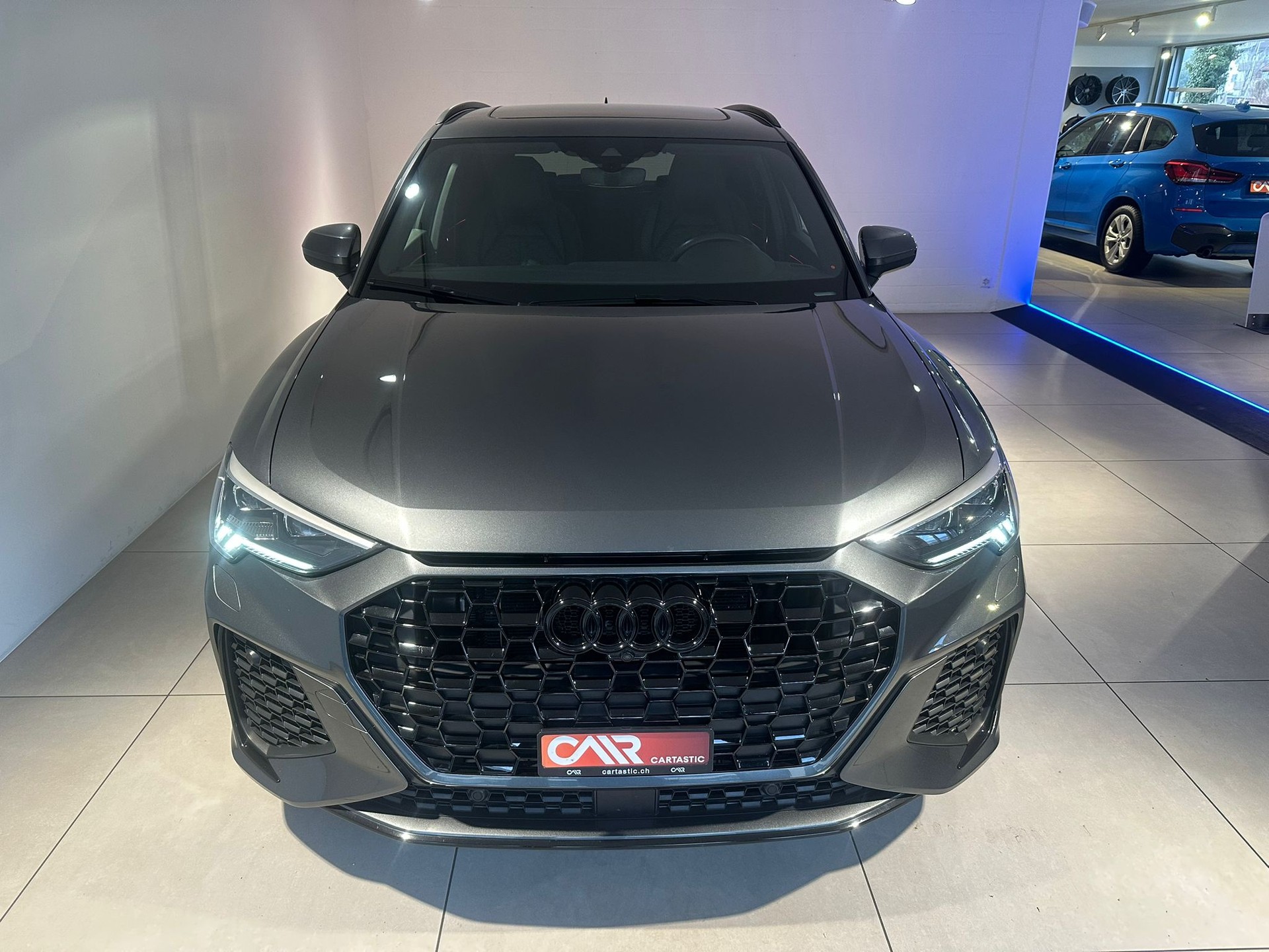 AUDI RS Q3 2.5 TFSI quattro-showroom-element-1