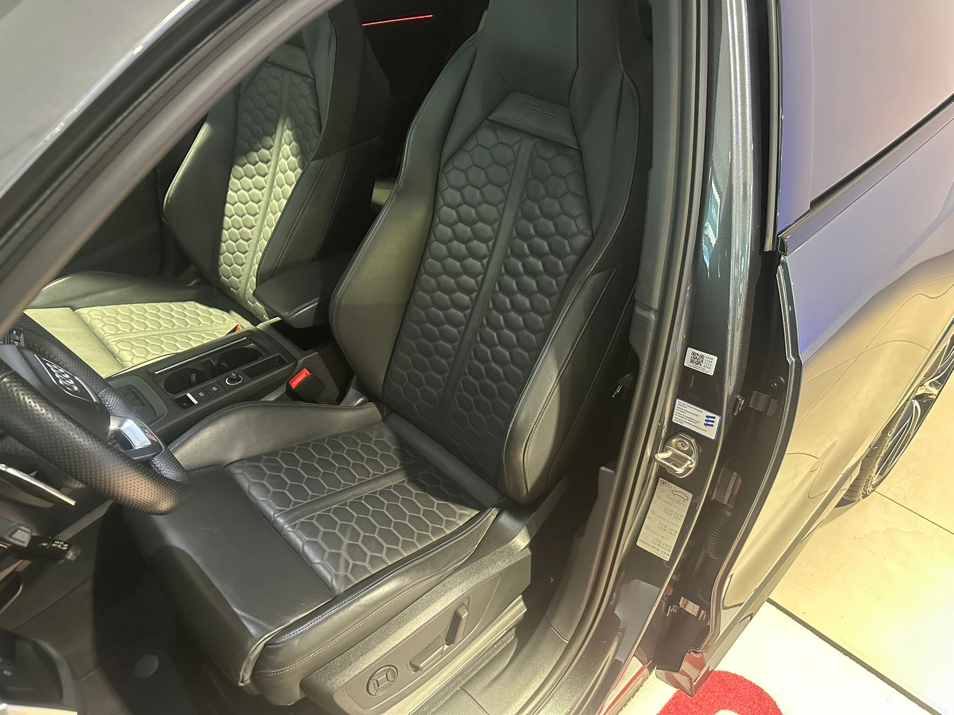 AUDI RS Q3 2.5 TFSI quattro-image-5