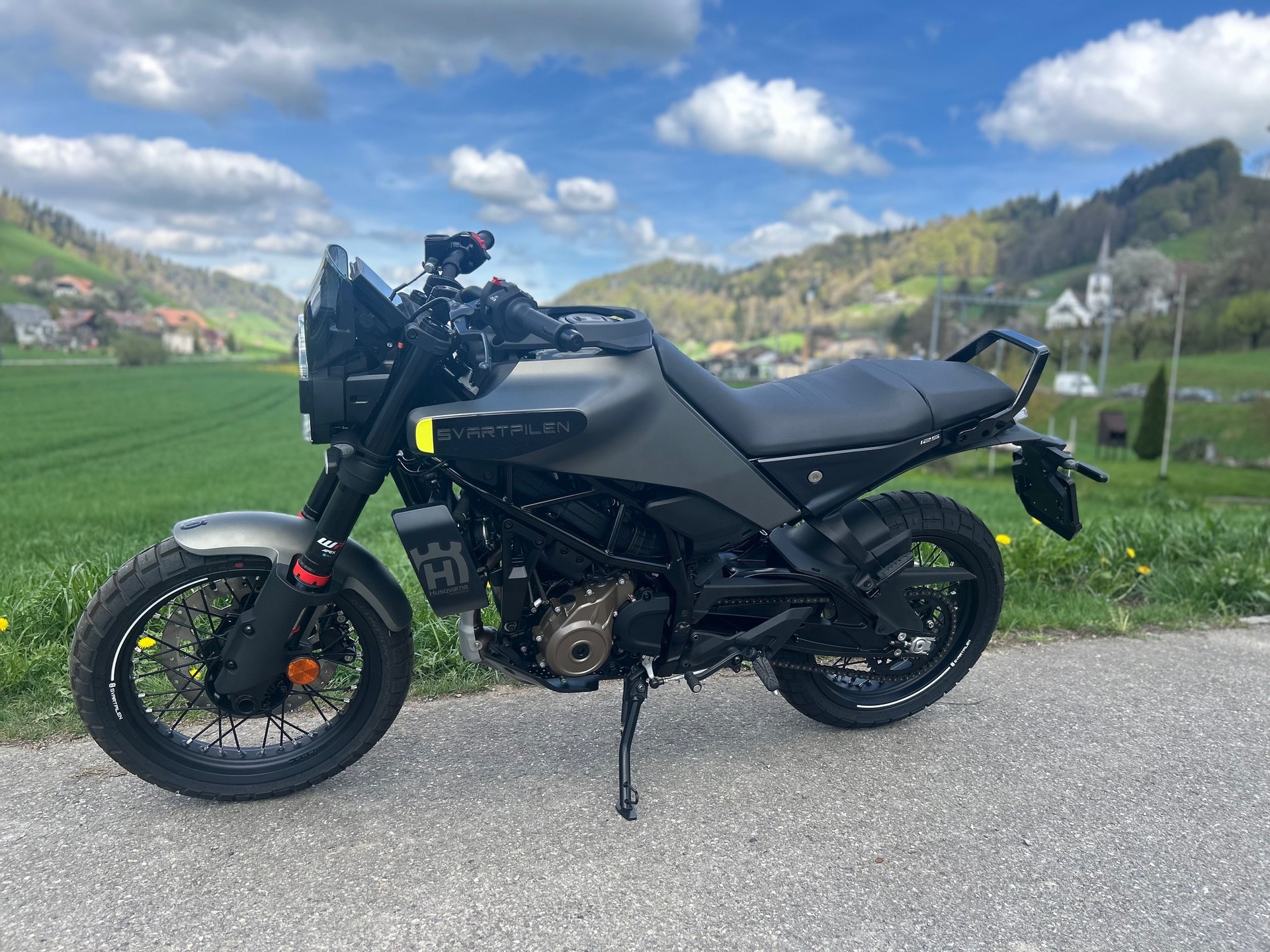 HUSQVARNA Svartpilen 125-image-2