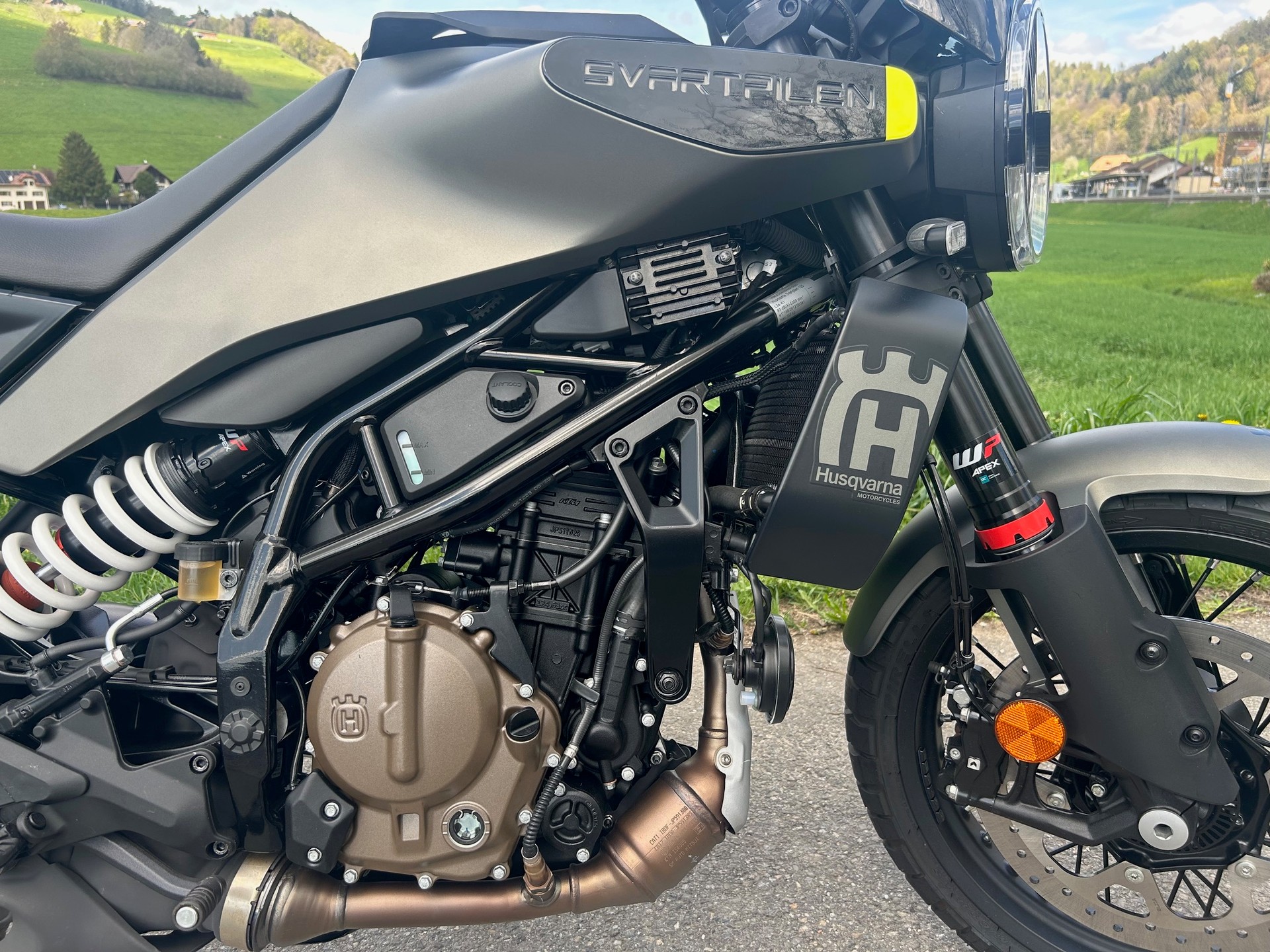 HUSQVARNA Svartpilen 125-image-1