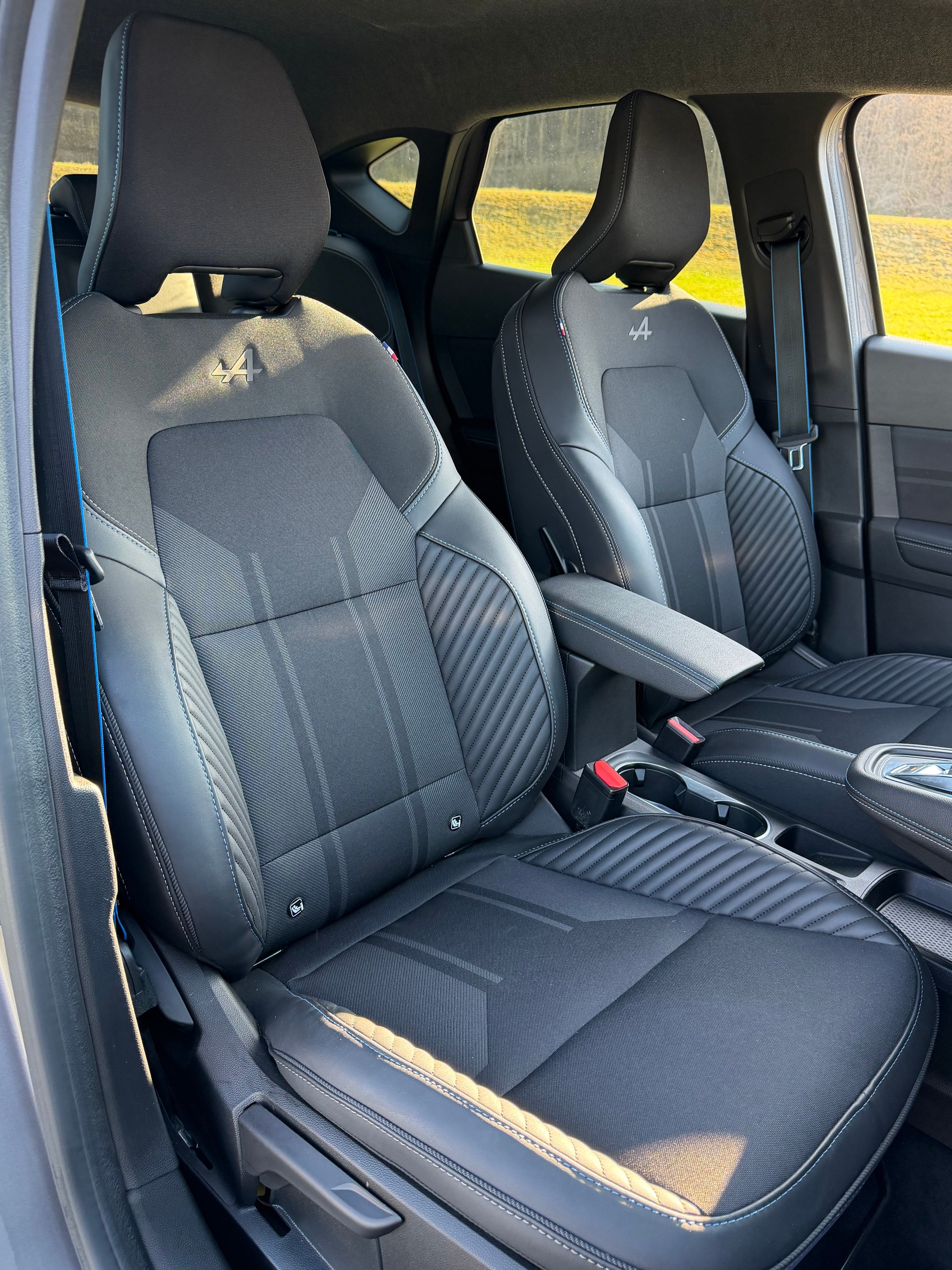 RENAULT CAPTUR "ALPINE" 1.3 TCE ESPRIT" ALPINE" CH WAGEN MIT RENAULT VOLLGARANTIE. NETTO 25`500.--image-4