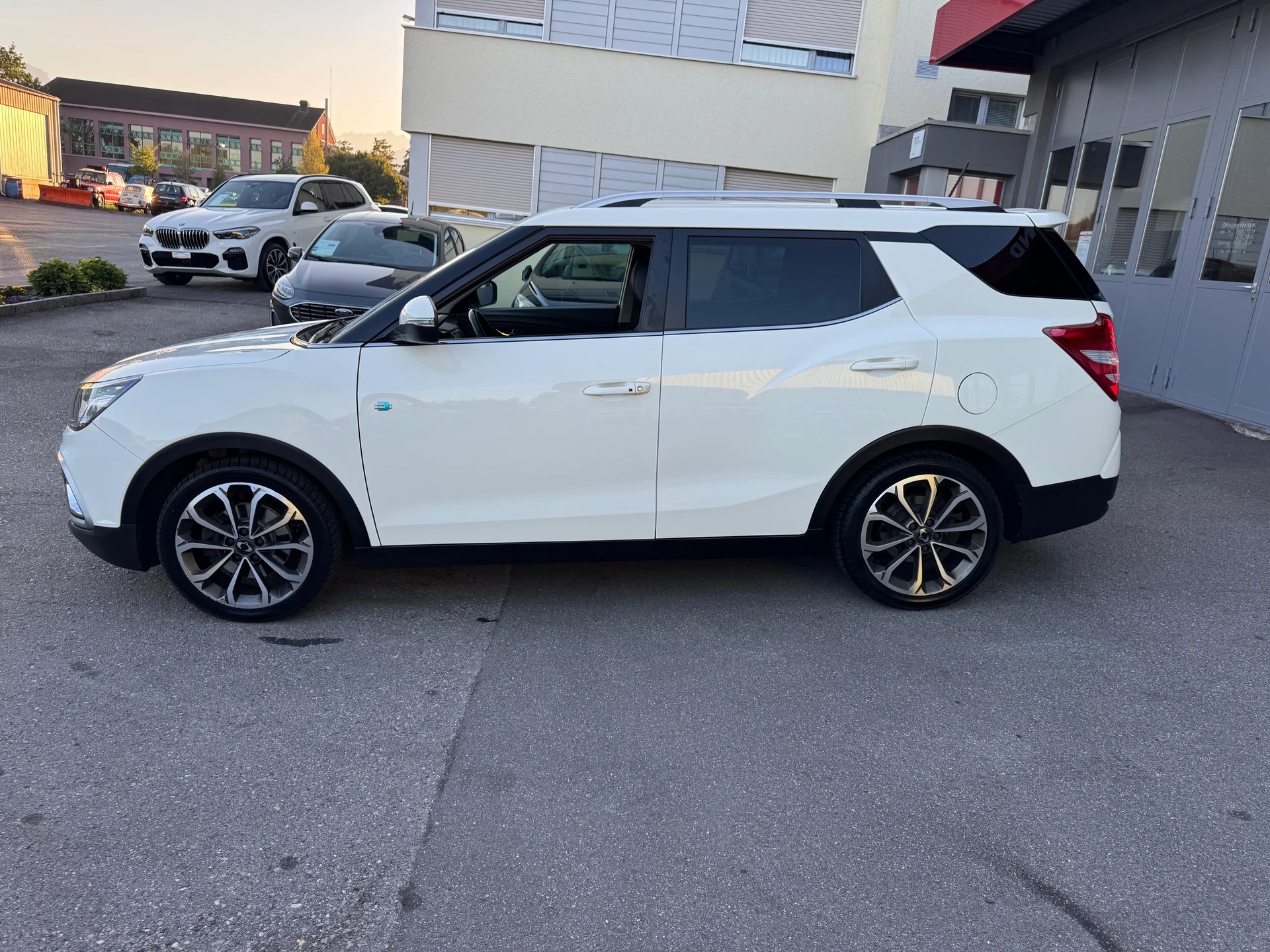 KGM-SsangYong XLV 1.6 eXDi Crystal 4WD Automatic-image-6