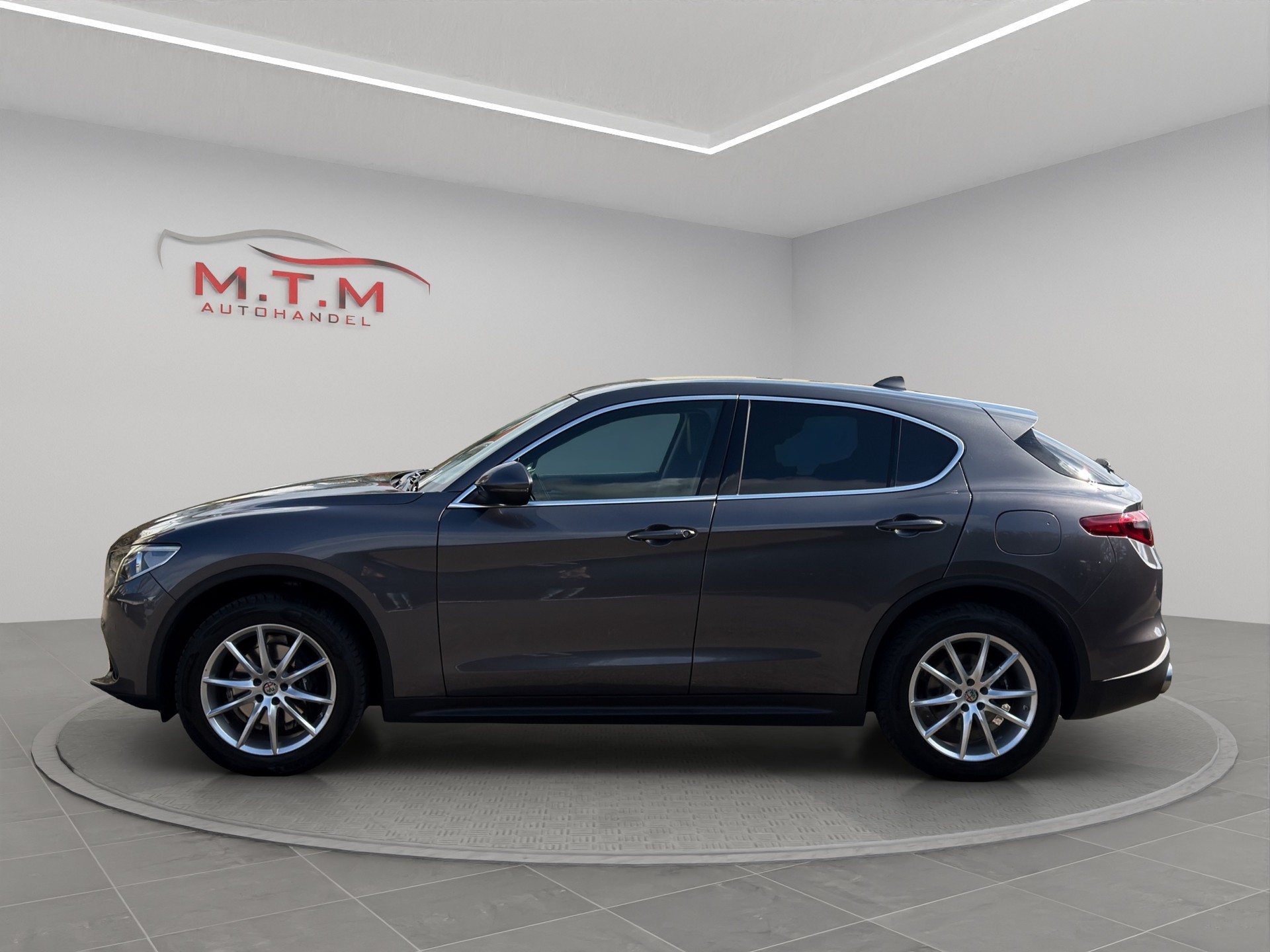 ALFA ROMEO Stelvio 2.0 Executive Q4 Automatic-image-12