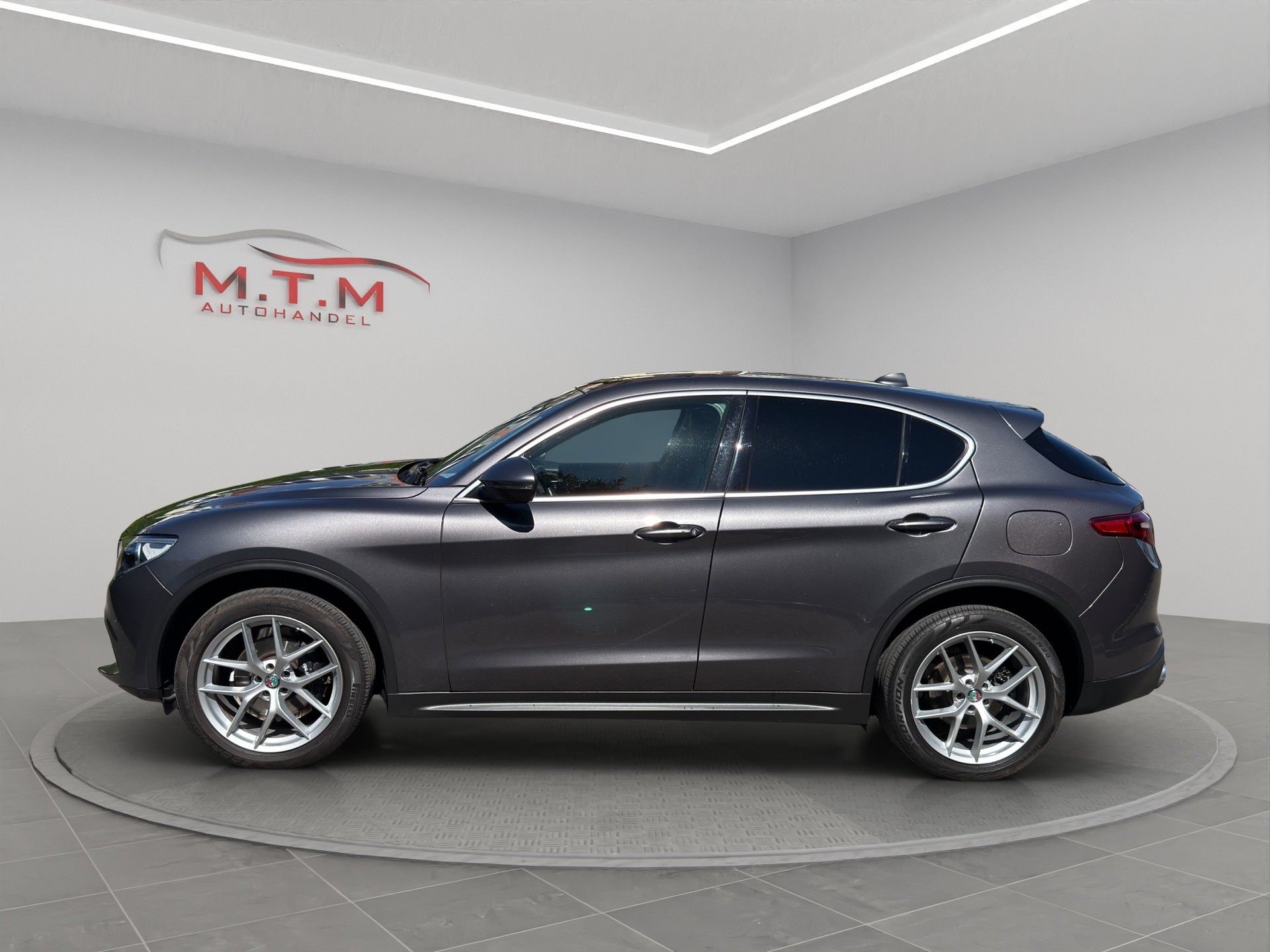 ALFA ROMEO Stelvio 2.0 Executive Q4 Automatic-image-4