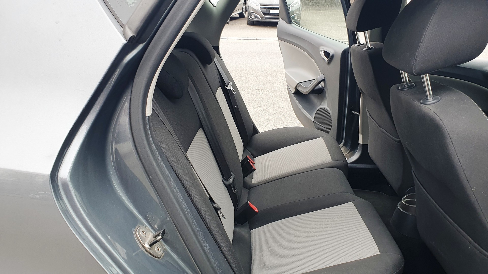 SEAT Ibiza 1.2 TSI Style DSG-image-12