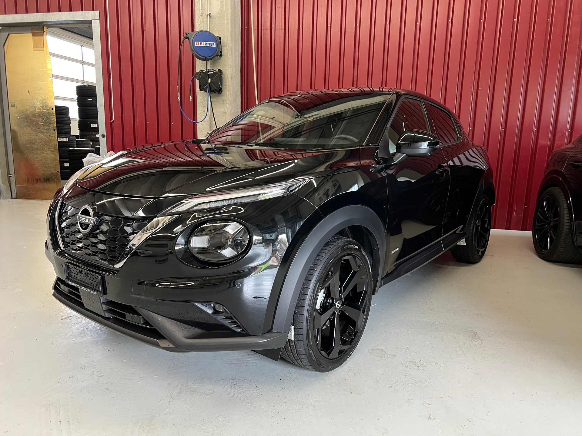 NISSAN Juke 1.6 FHEV Tekna-showroom-element-1