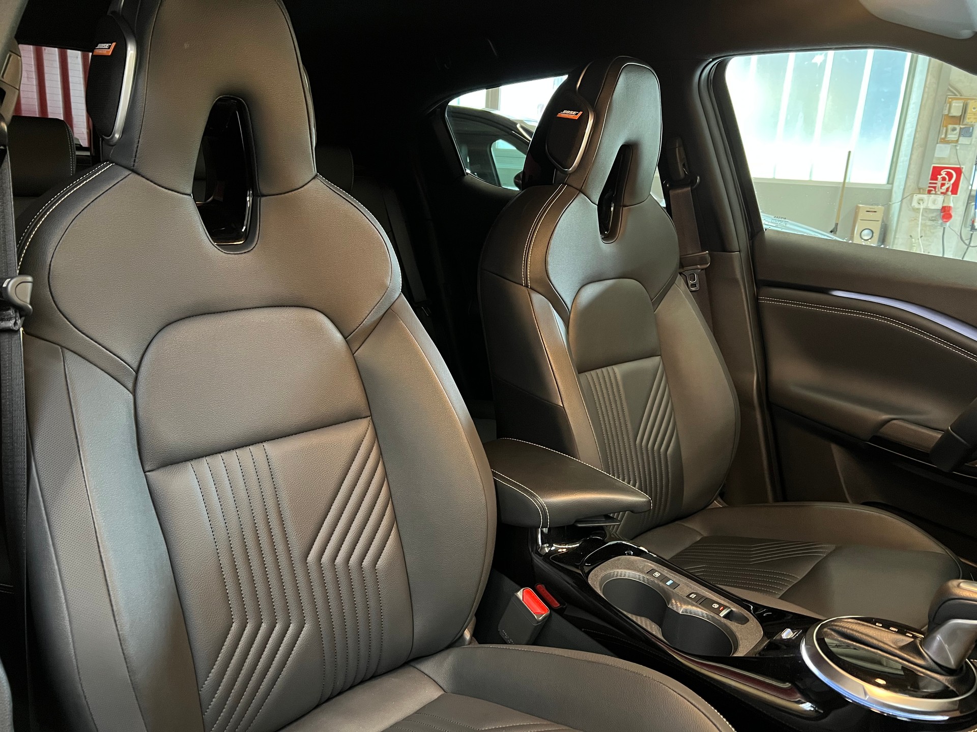 NISSAN Juke 1.6 FHEV Tekna-image-6