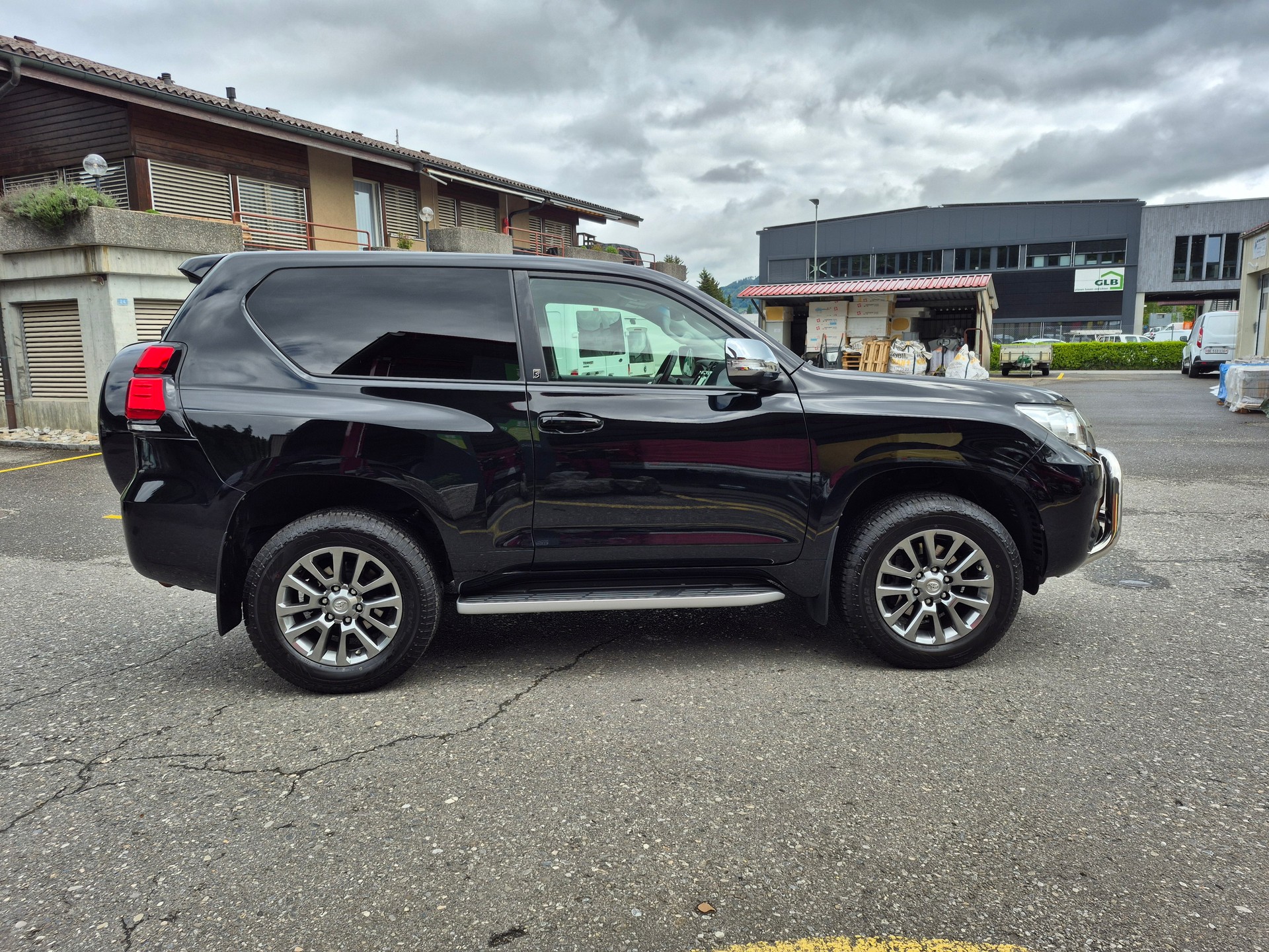 TOYOTA Land Cruiser 2.8TD Limited Automatic-showroom-element-3