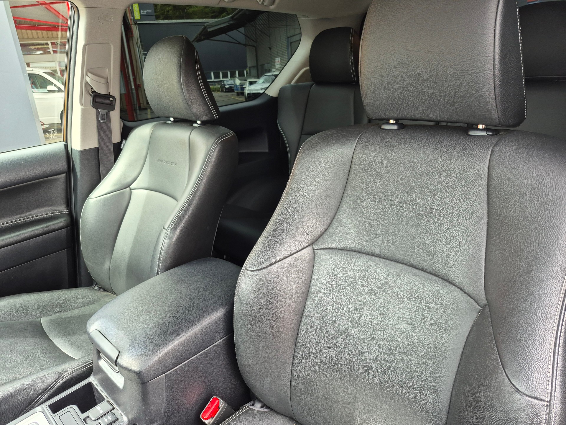 TOYOTA Land Cruiser 2.8TD Limited Automatic-image-14