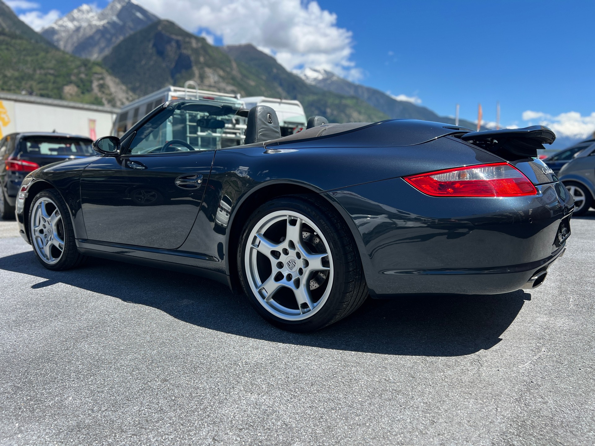 PORSCHE 911 Carrera 4-image-5