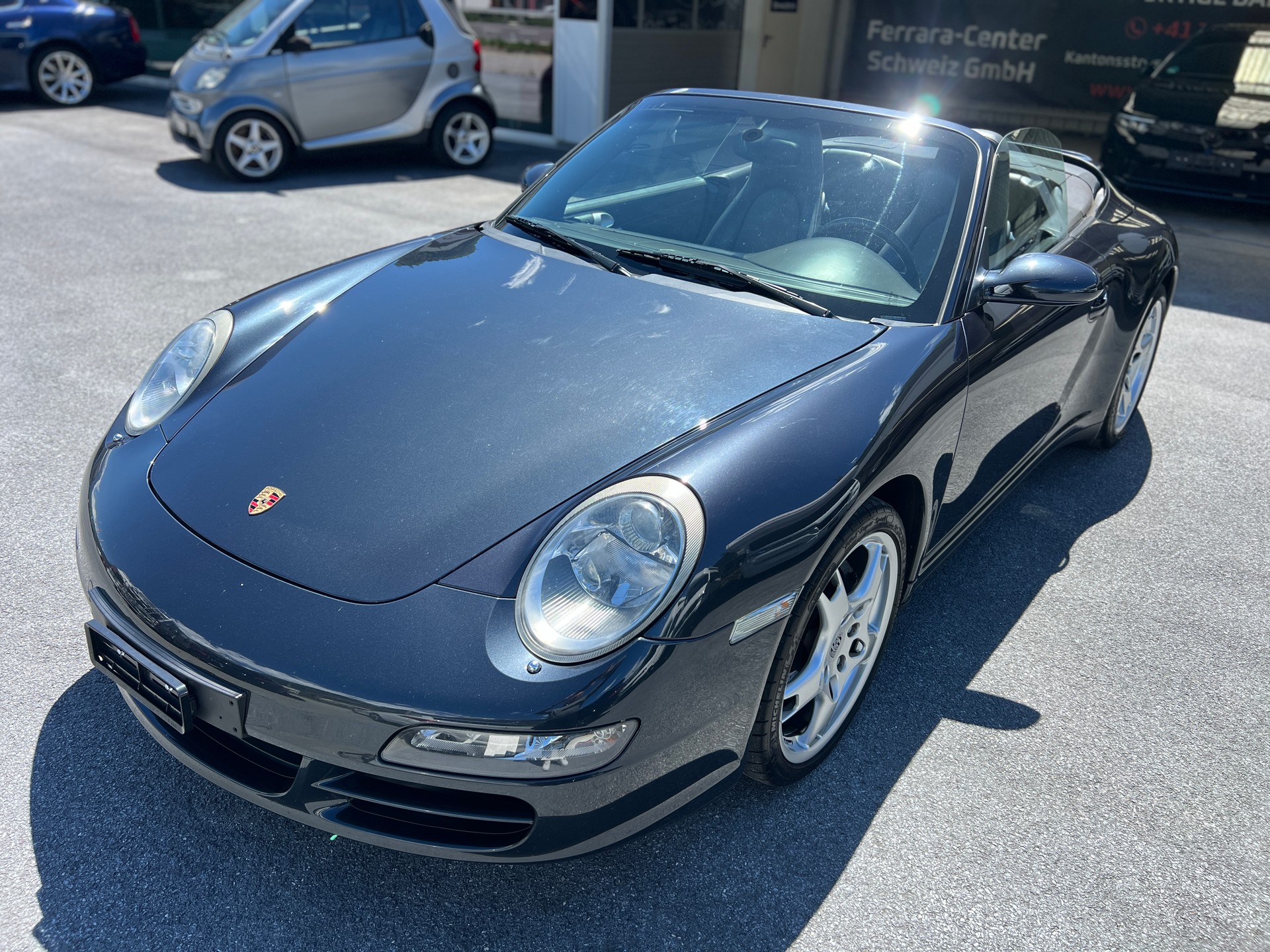PORSCHE 911 Carrera 4-image-8