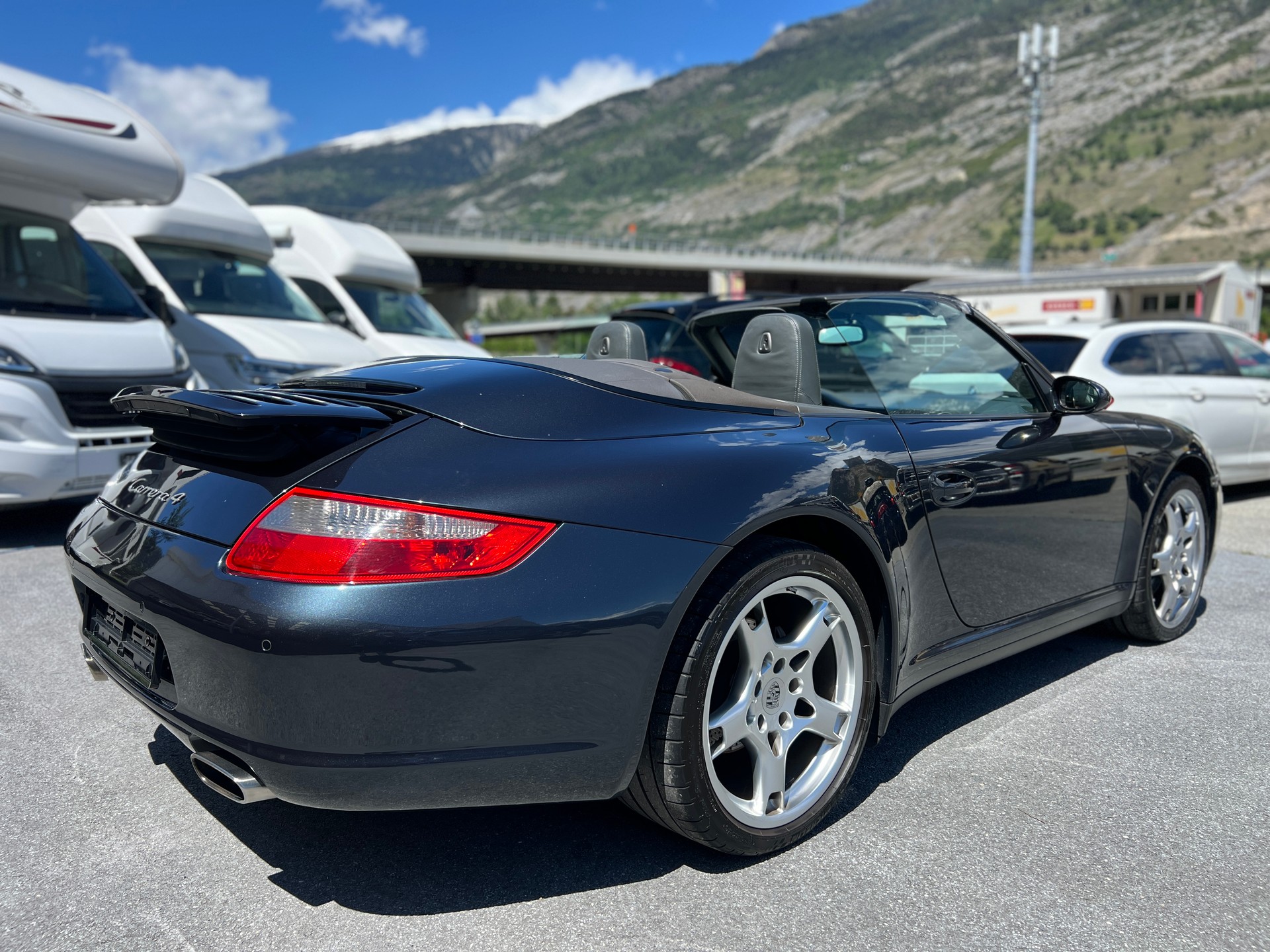 PORSCHE 911 Carrera 4-image-2