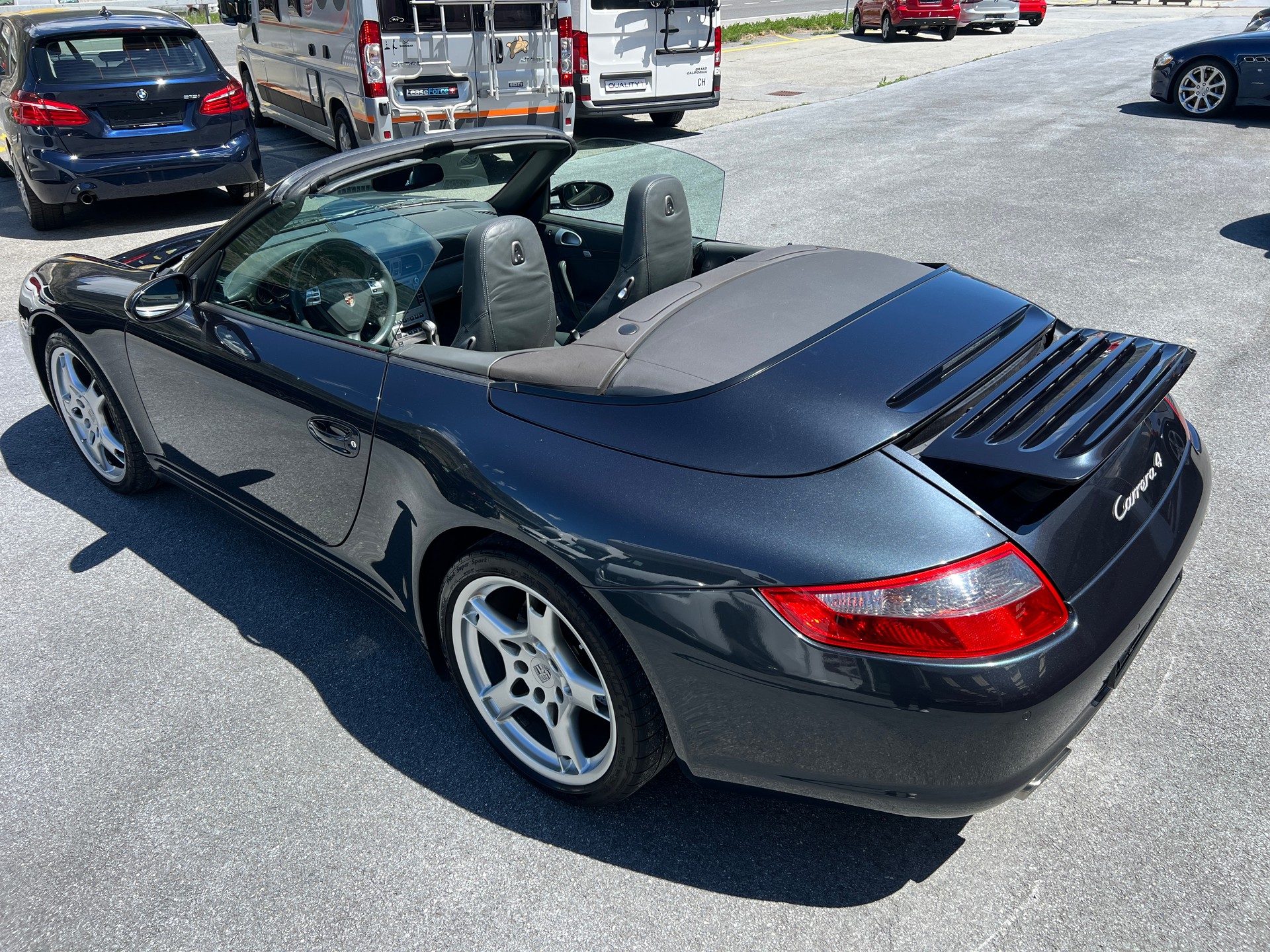 PORSCHE 911 Carrera 4-image-6