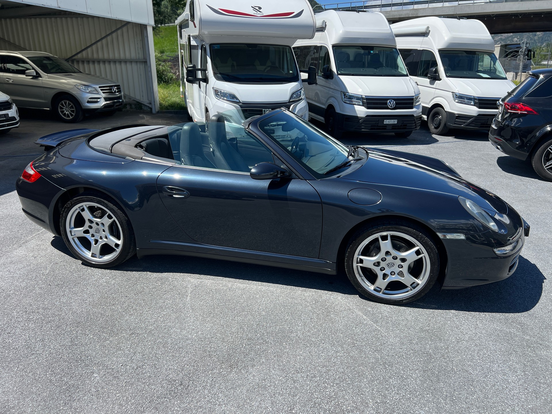 PORSCHE 911 Carrera 4-image-11