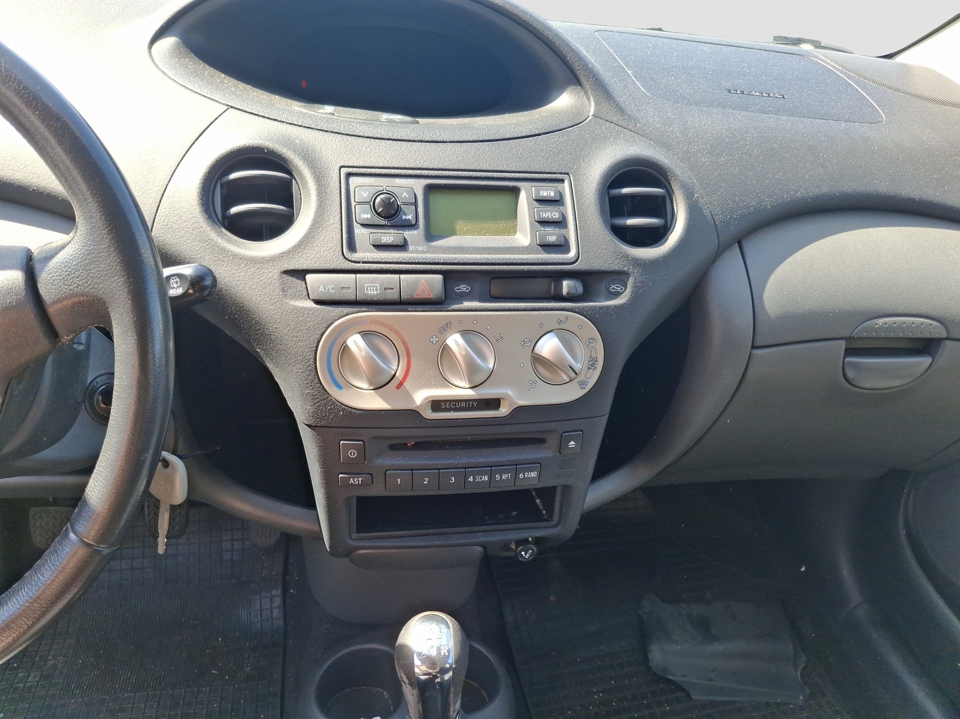 TOYOTA Yaris 1.3 Linea Sol-image-10