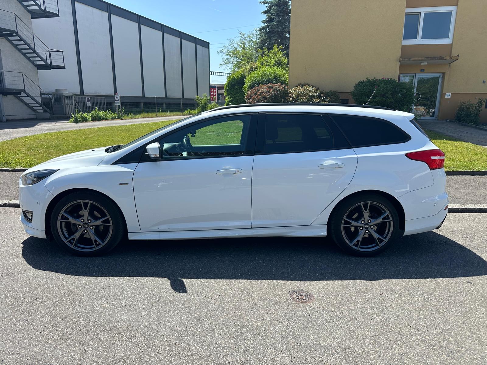 FORD Focus 1.0 SCTi ST Line Automatic-image-3