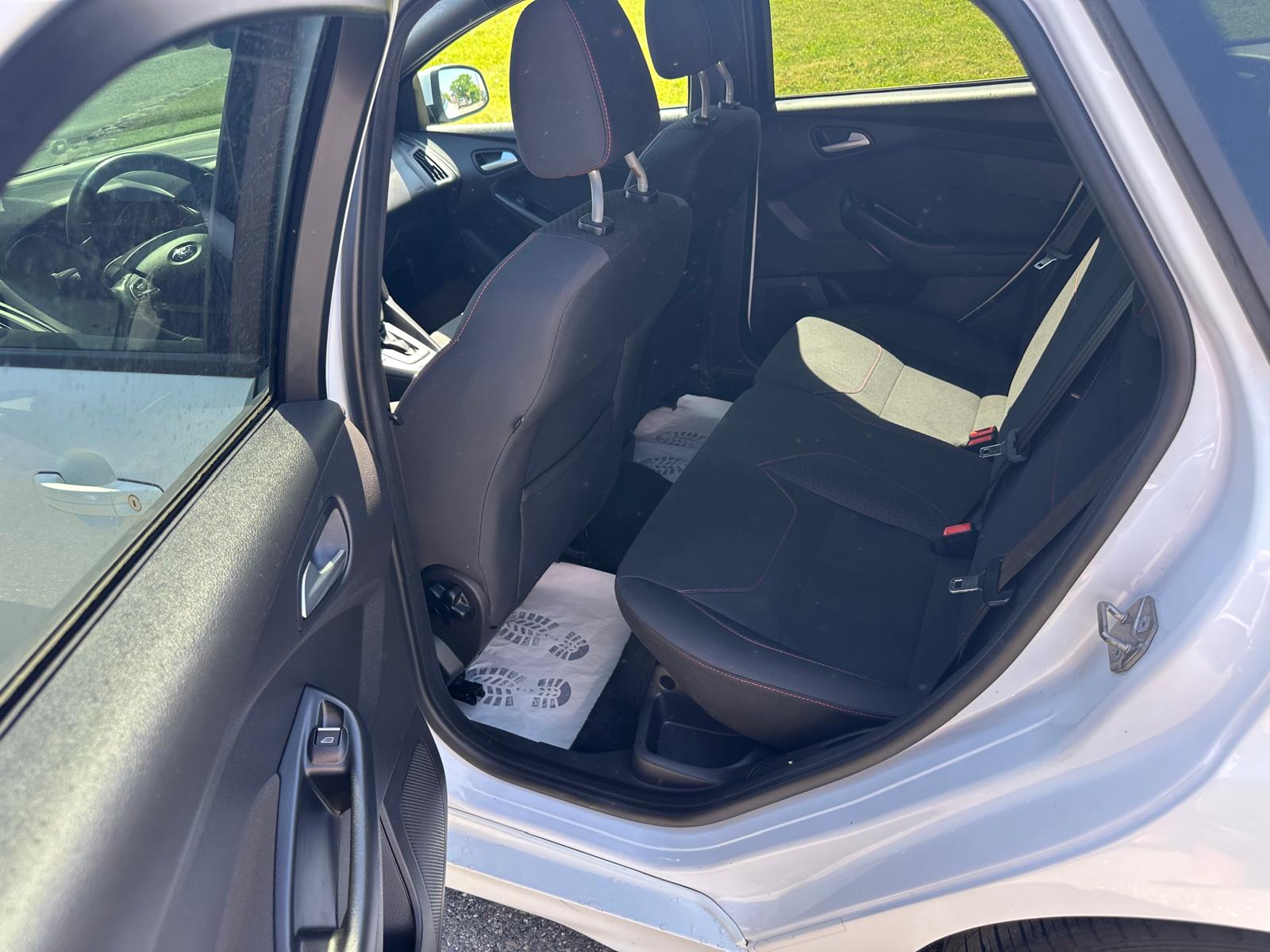 FORD Focus 1.0 SCTi ST Line Automatic-image-5