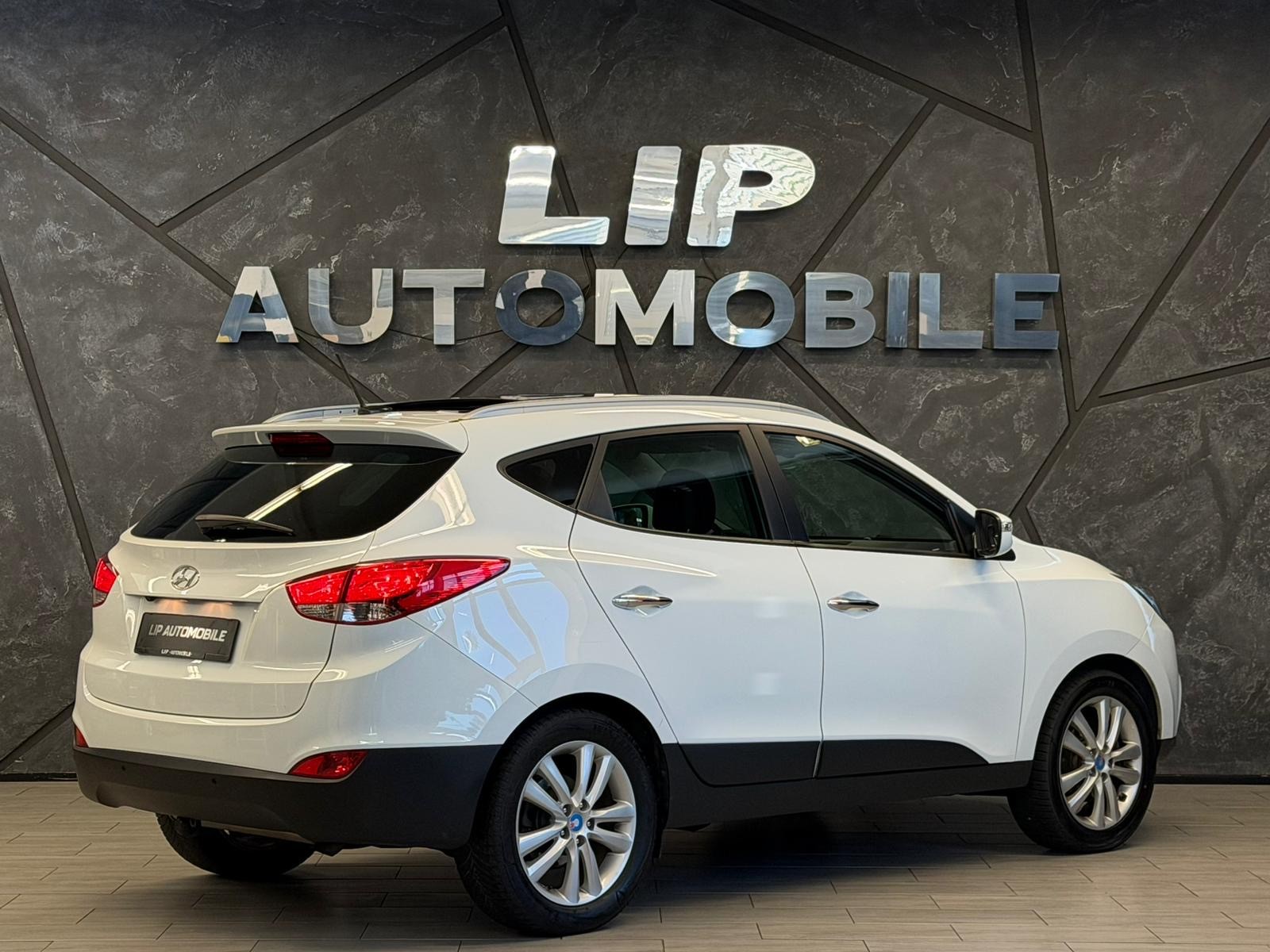 HYUNDAI iX 35 2.0 CRDi Premium 4WD Automatic-image-5