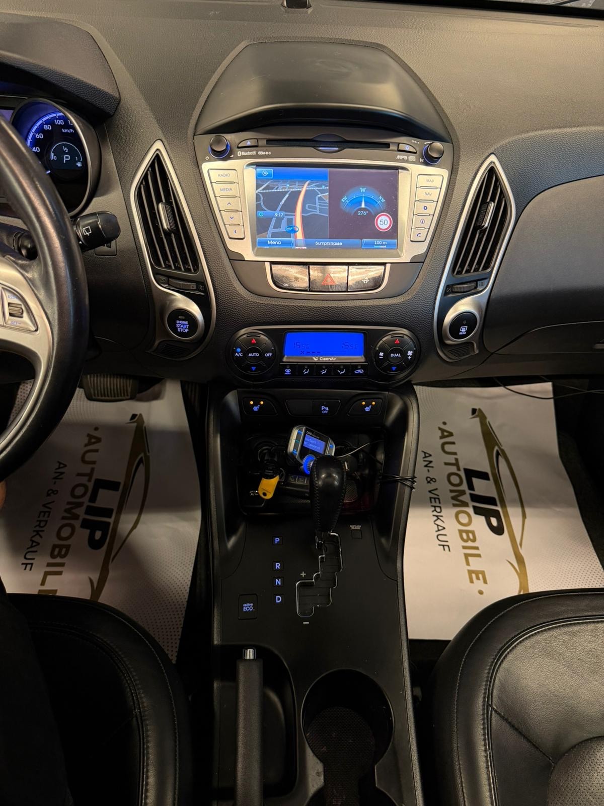 HYUNDAI iX 35 2.0 CRDi Premium 4WD Automatic-image-11