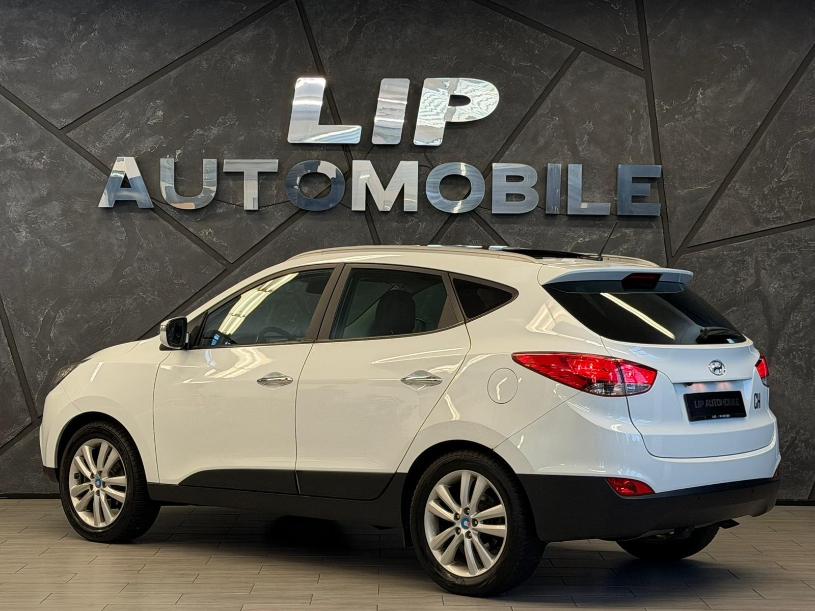 HYUNDAI iX 35 2.0 CRDi Premium 4WD Automatic-image-7