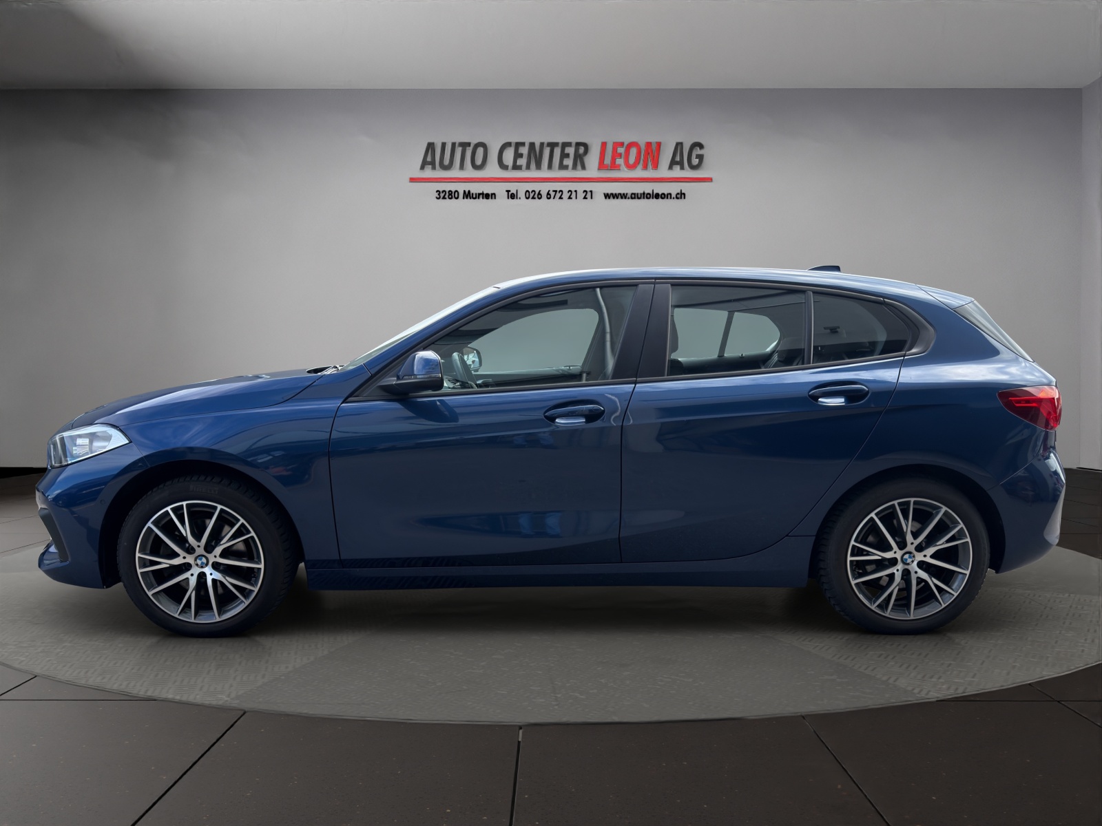 BMW 118i Steptronic-showroom-element-2