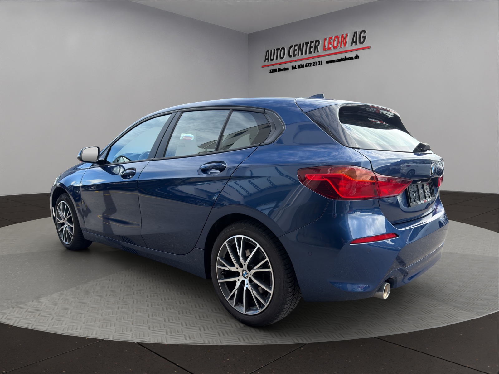 BMW 118i Steptronic-showroom-element-3
