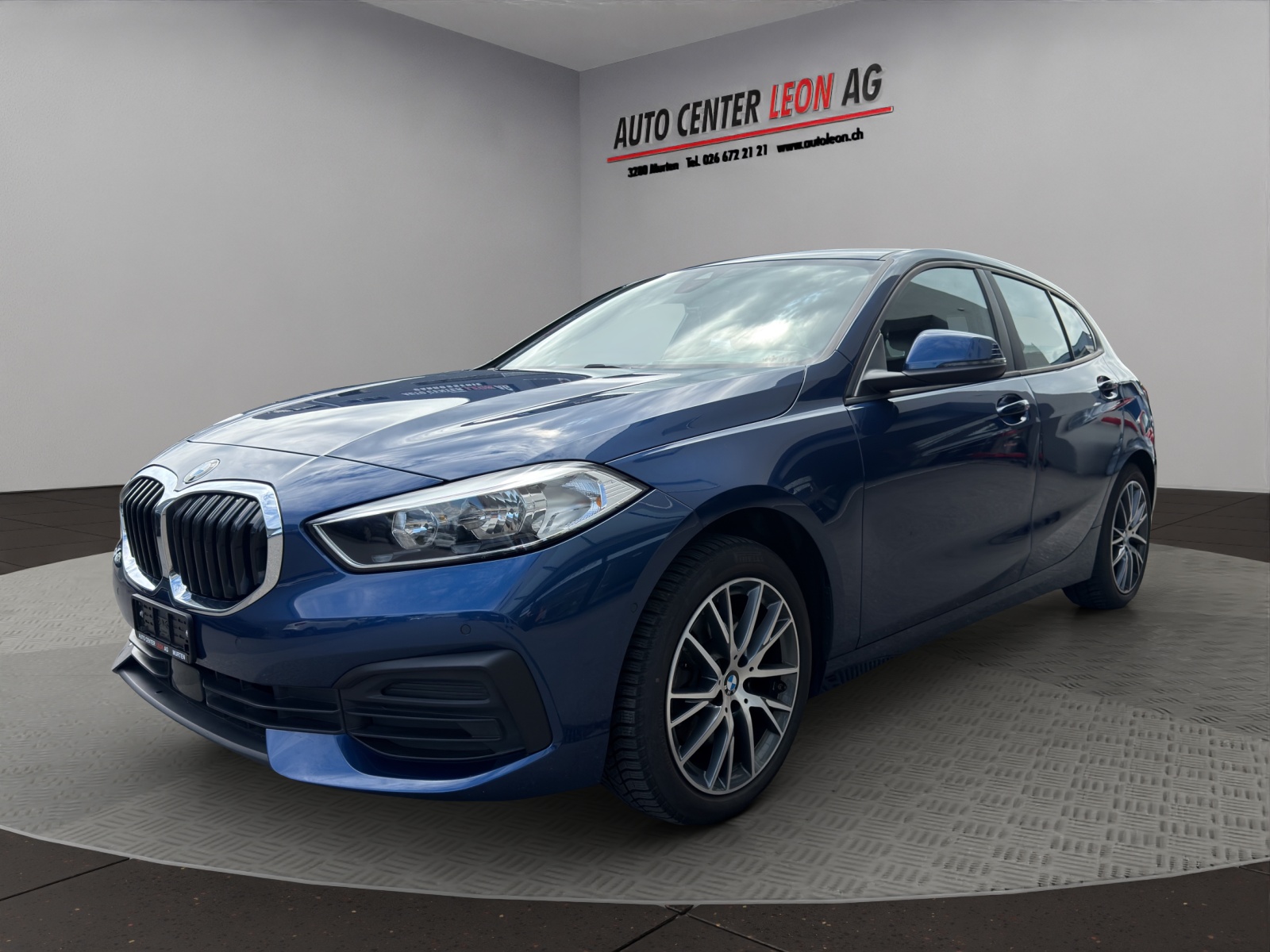 BMW 118i Steptronic-showroom-element-1