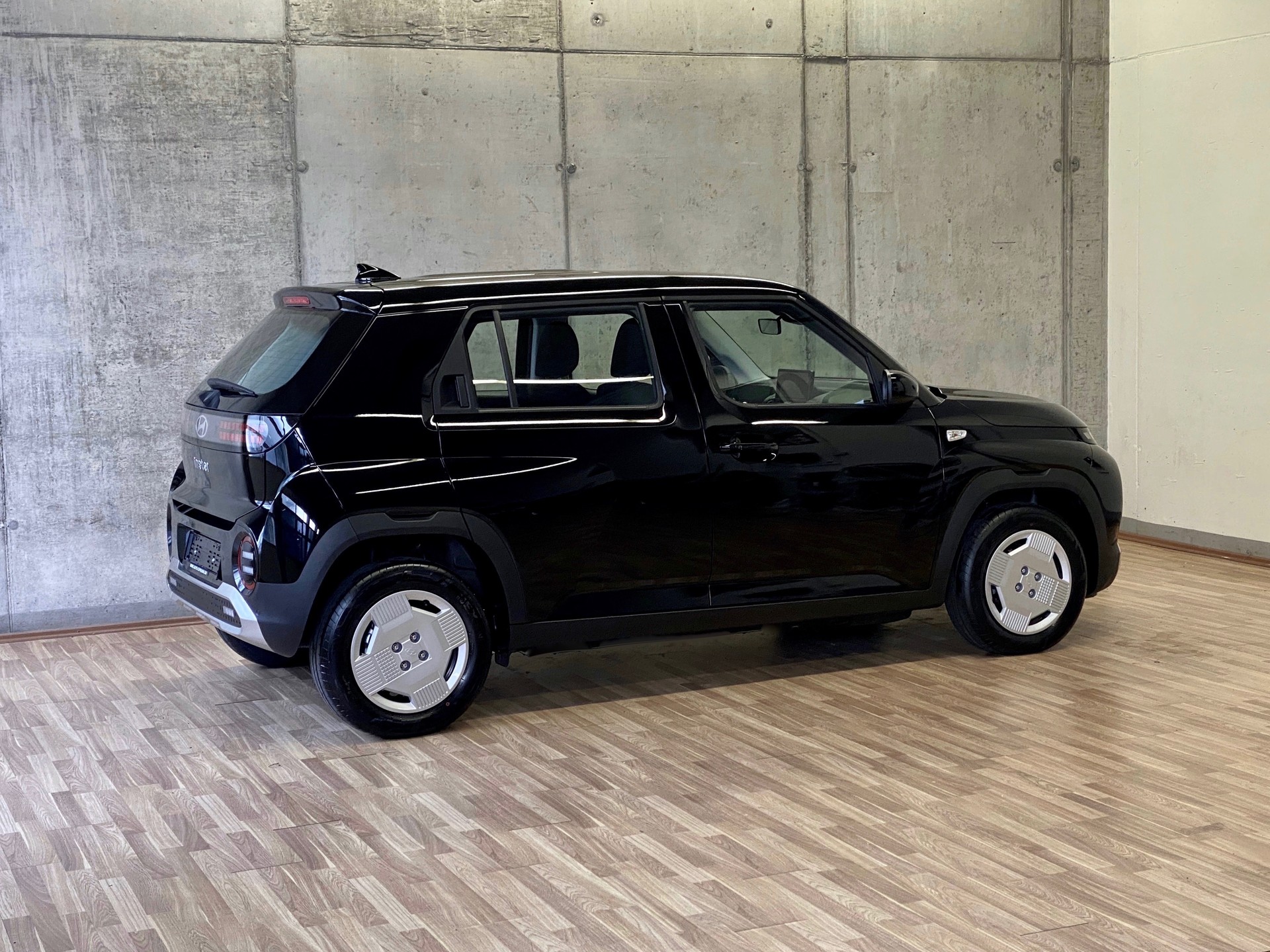 HYUNDAI Inster 42kWh Electric-showroom-element-2