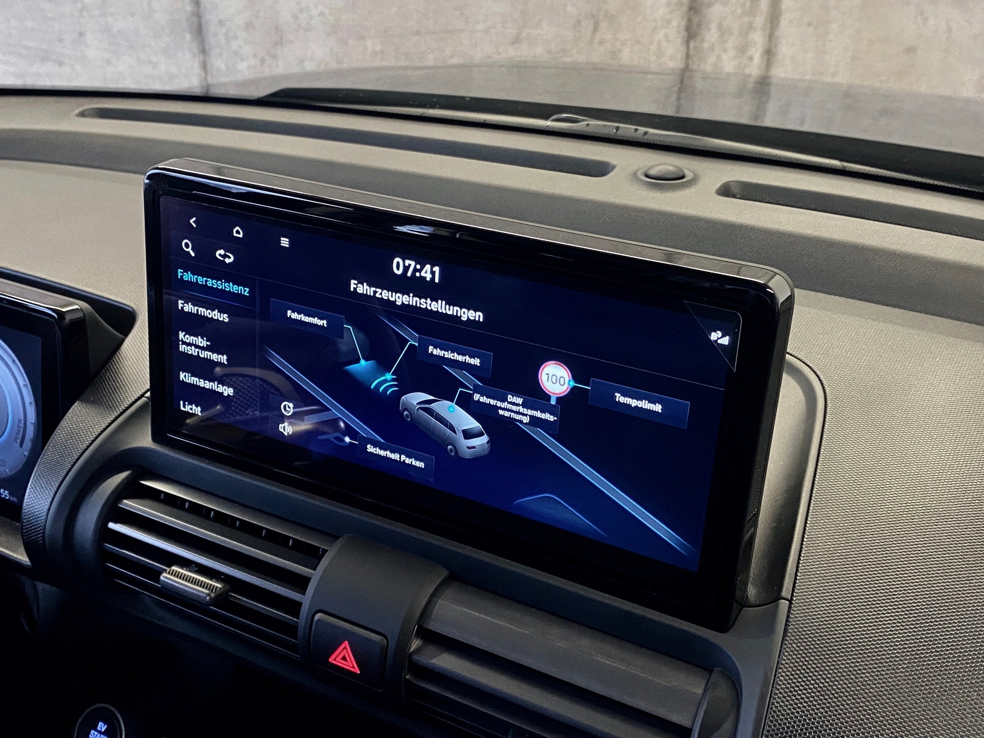 HYUNDAI Inster 42kWh Electric-image-15