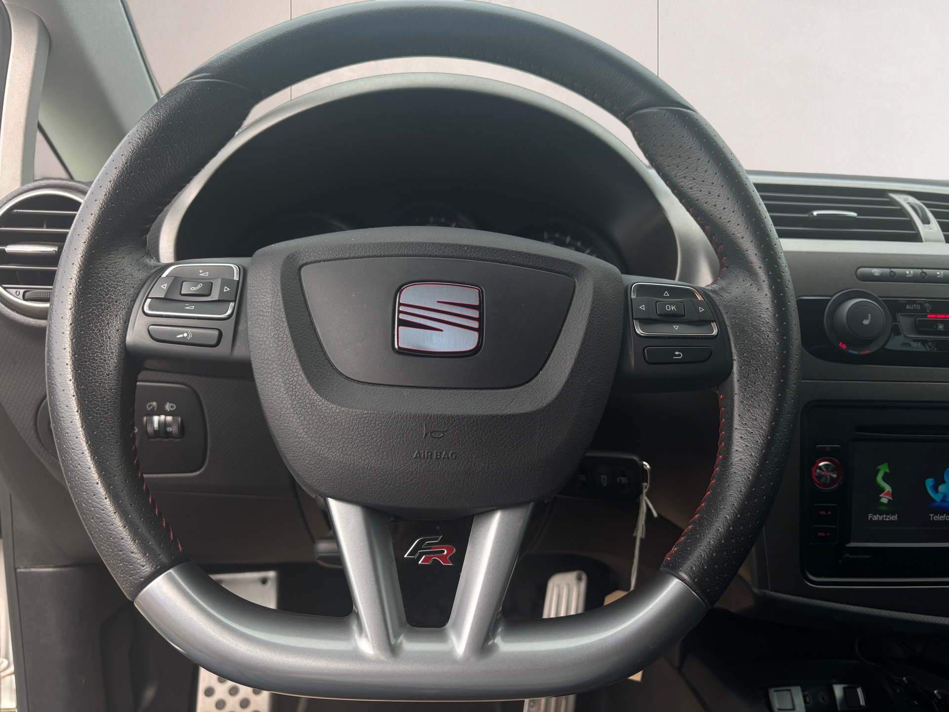 SEAT Leon 1.4 TSI FR-image-7