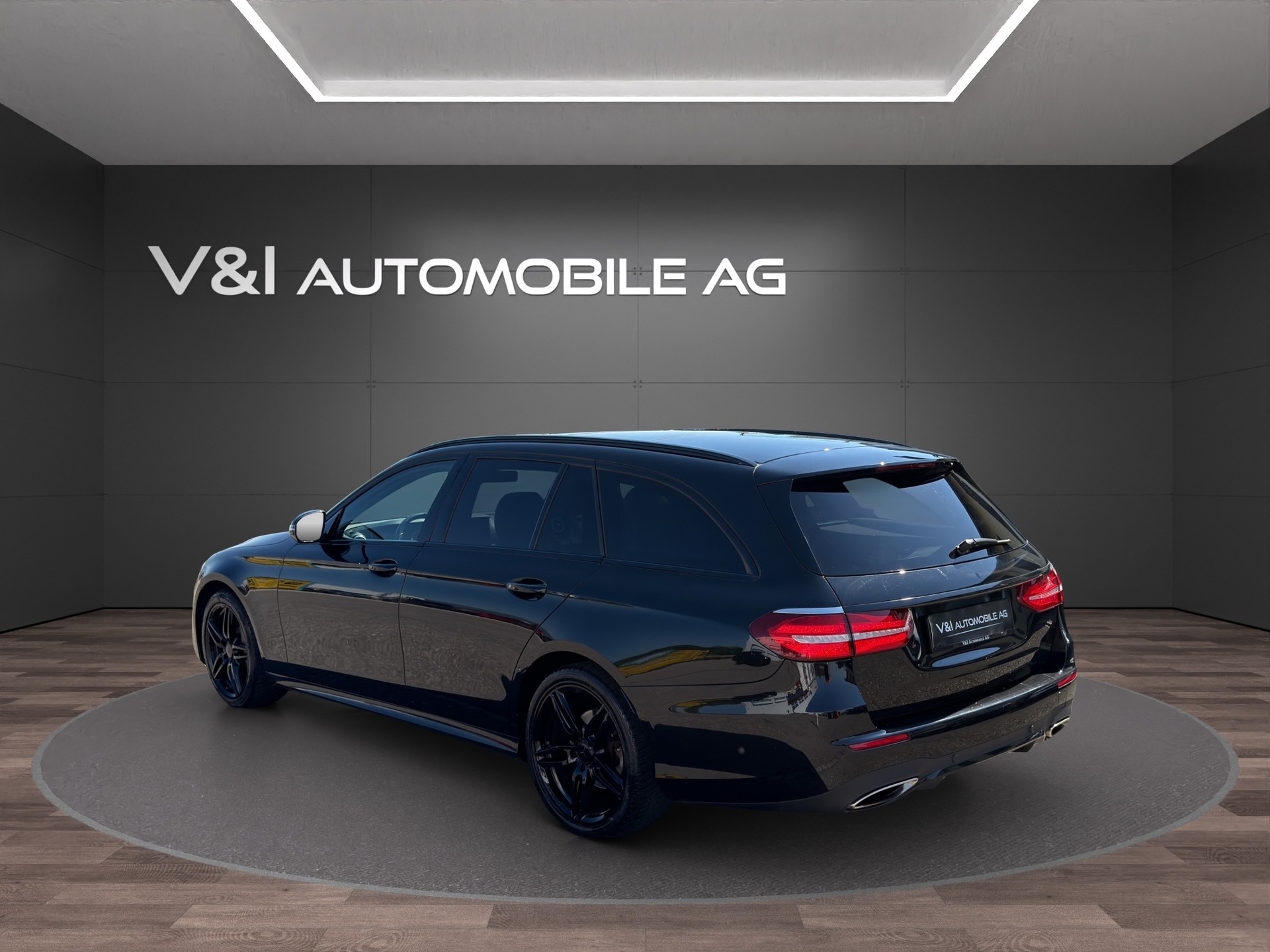 MERCEDES-BENZ E 250 AMG Line 9G-Tronic-showroom-element-3