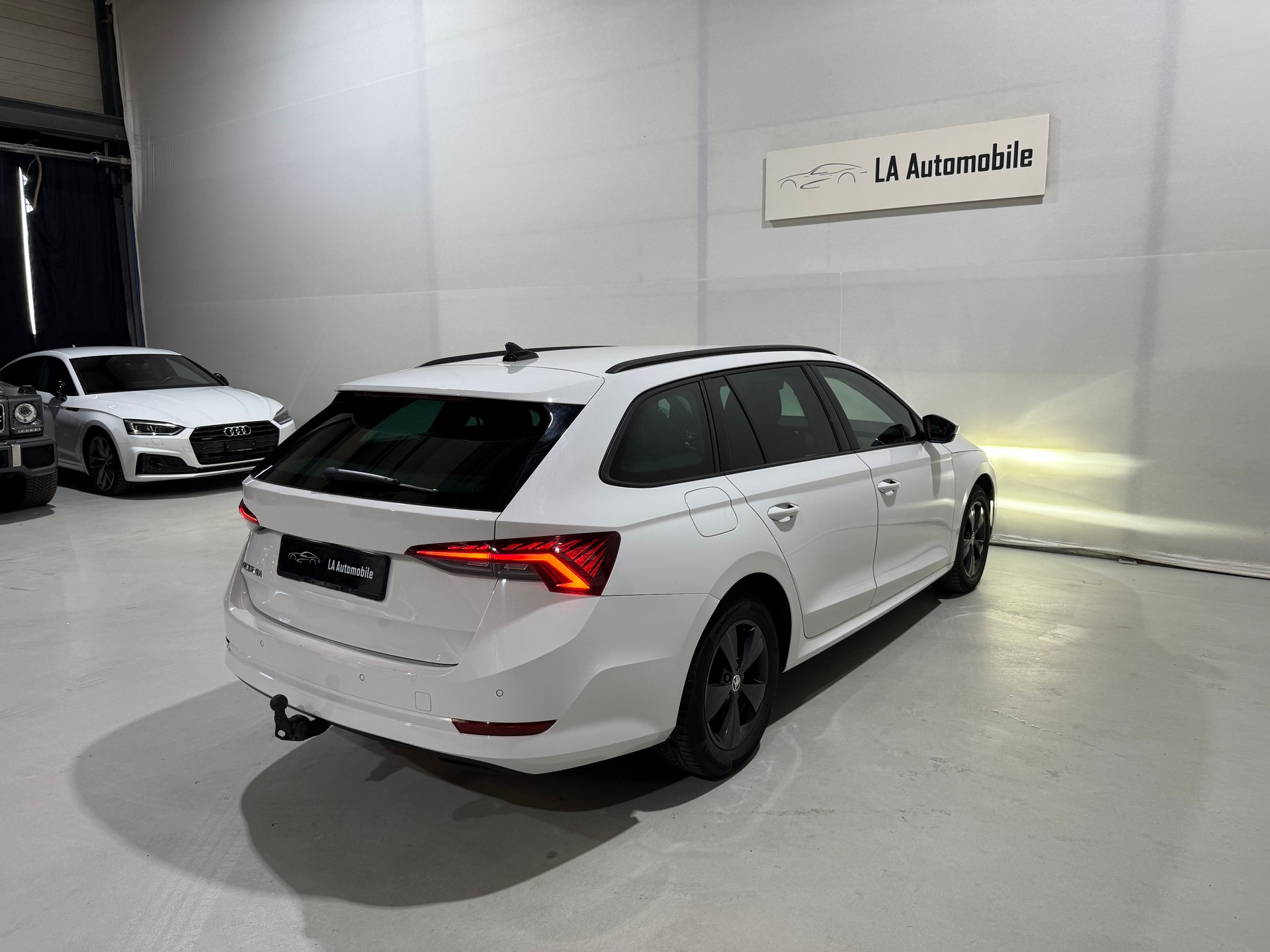 SKODA Octavia Combi 2.0 TDI DSG Style-image-8