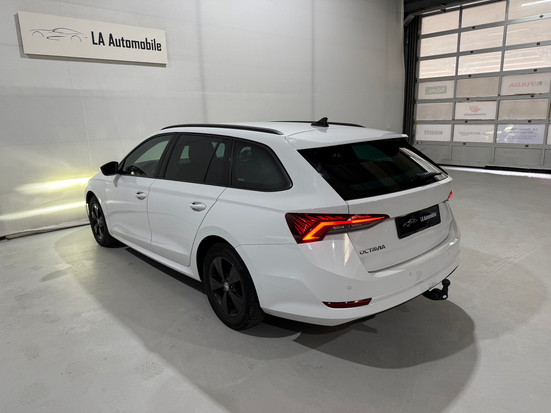 SKODA Octavia Combi 2.0 TDI DSG Style-image-9