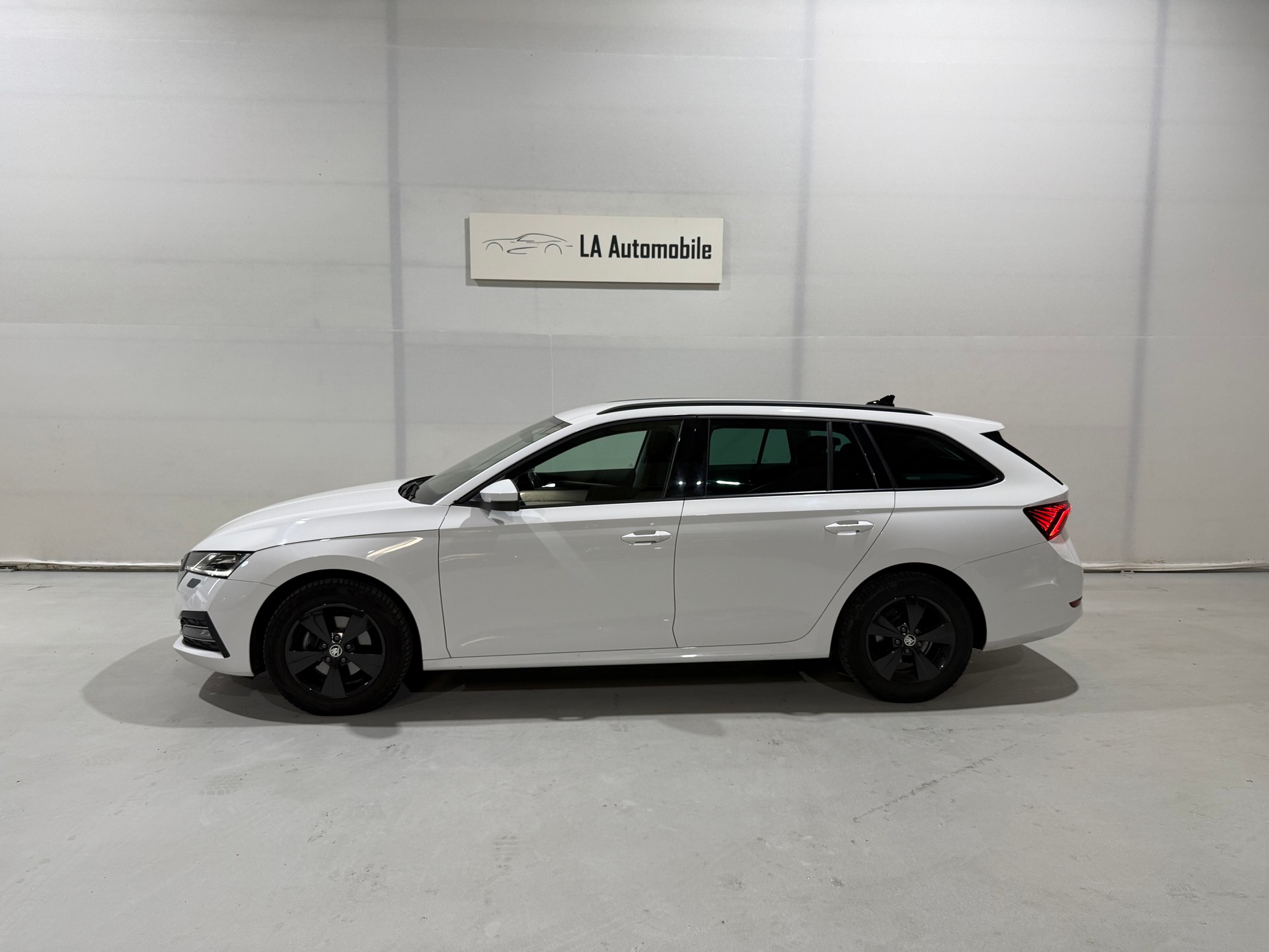 SKODA Octavia Combi 2.0 TDI DSG Style-image-2