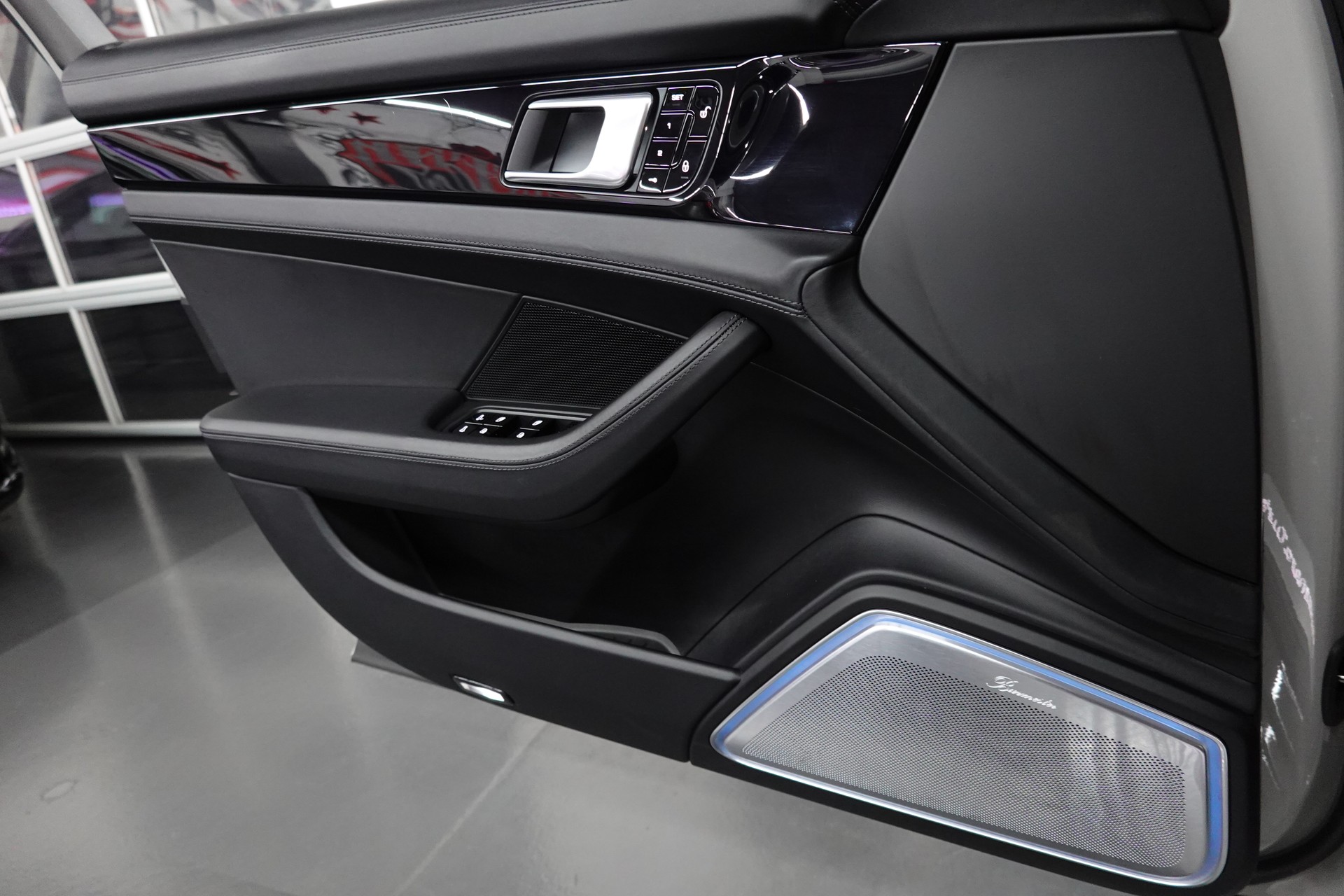 PORSCHE PANAMERA TURBO PDK PTS KREIDE CH-FZ APPROVED LAUFEND BIS 2027-image-31