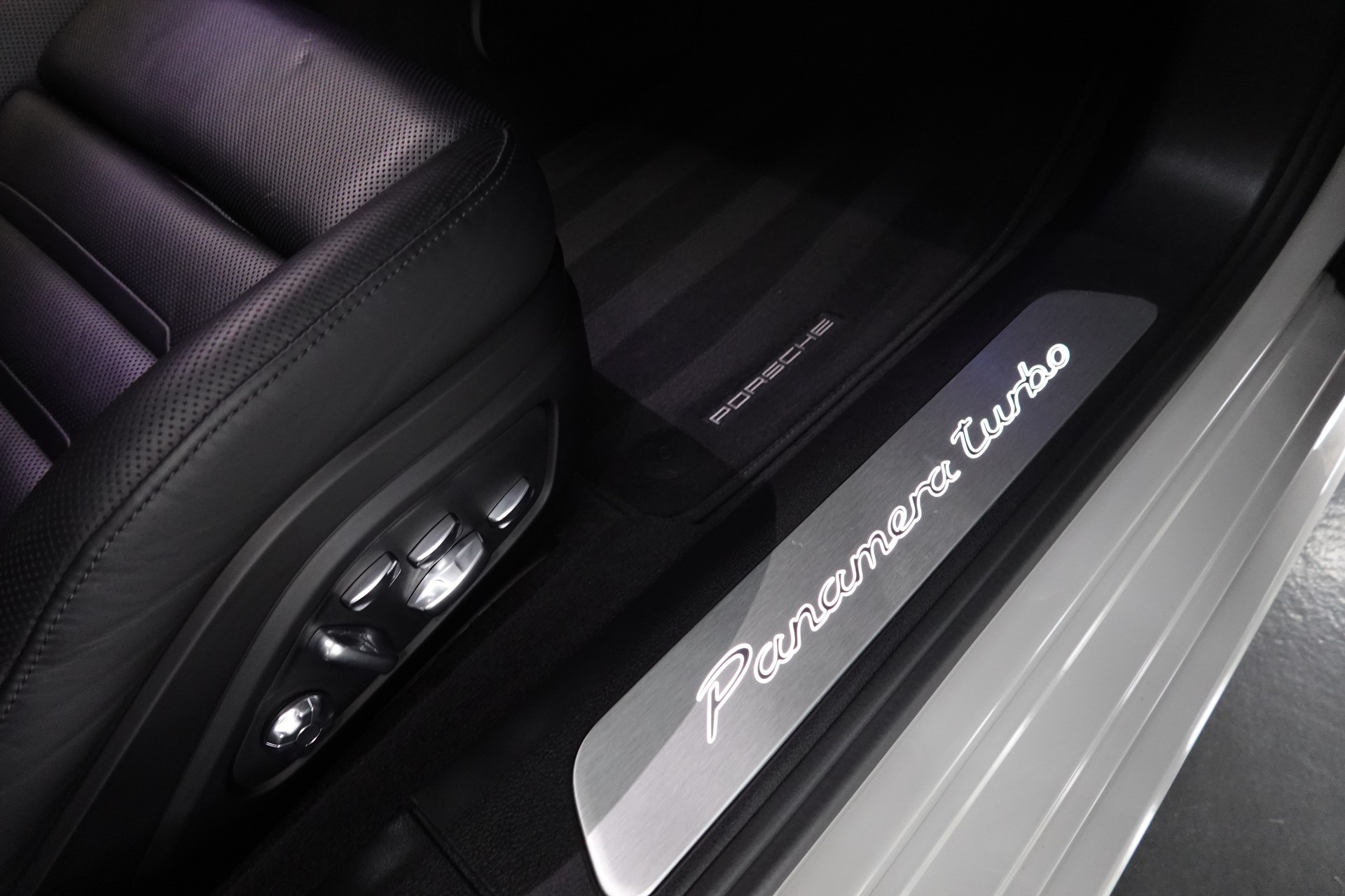 PORSCHE PANAMERA TURBO PDK PTS KREIDE CH-FZ APPROVED LAUFEND BIS 2027-image-52