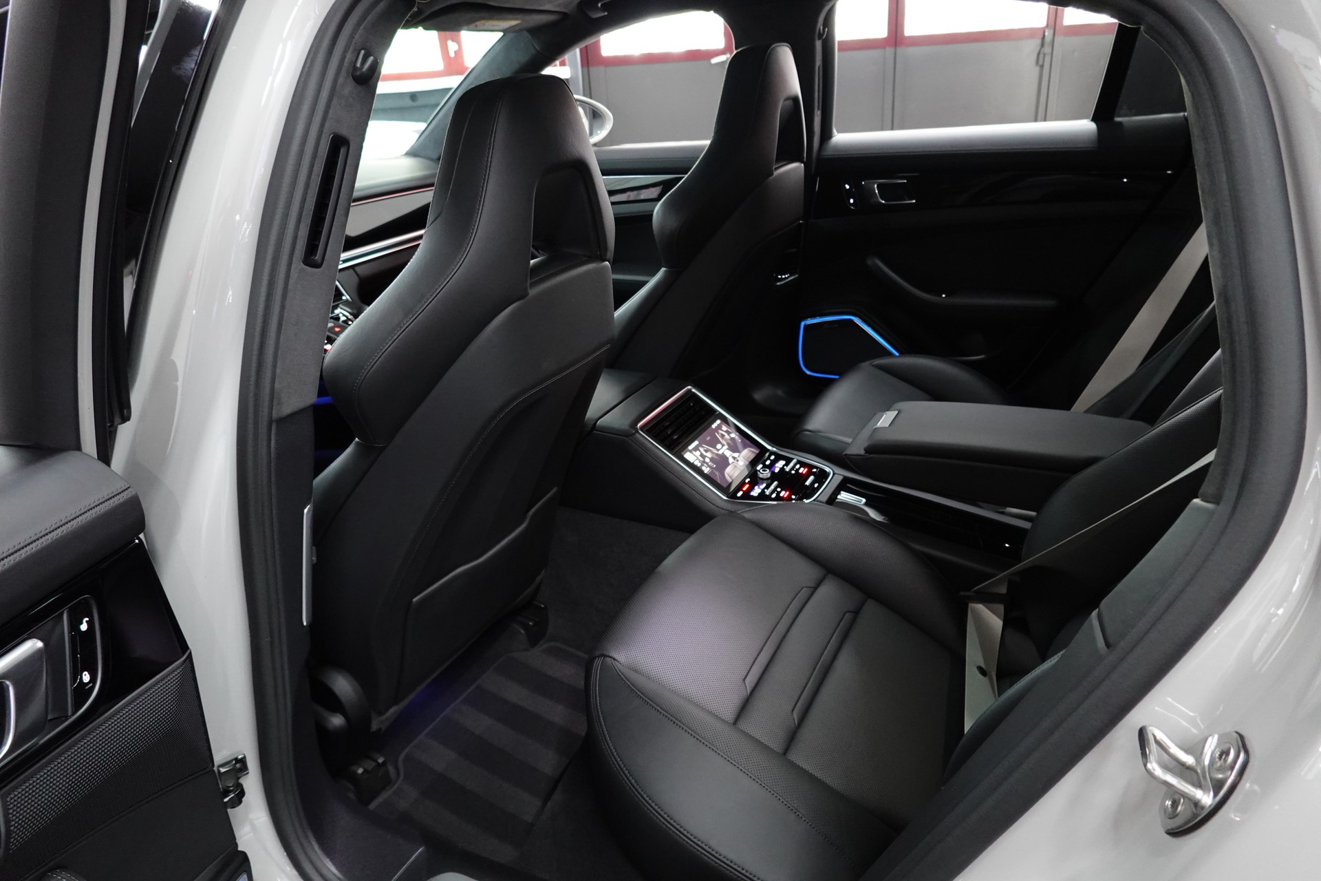 PORSCHE PANAMERA TURBO PDK PTS KREIDE CH-FZ APPROVED LAUFEND BIS 2027-image-38