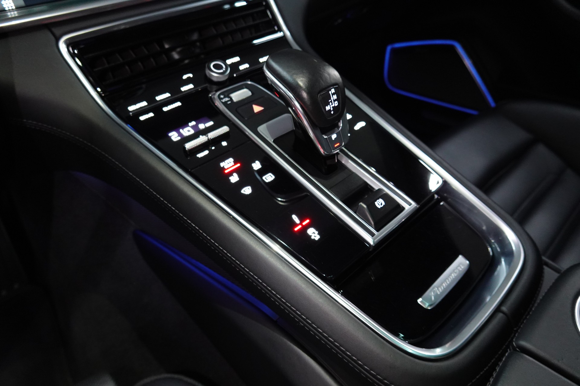 PORSCHE PANAMERA TURBO PDK PTS KREIDE CH-FZ APPROVED LAUFEND BIS 2027-image-32