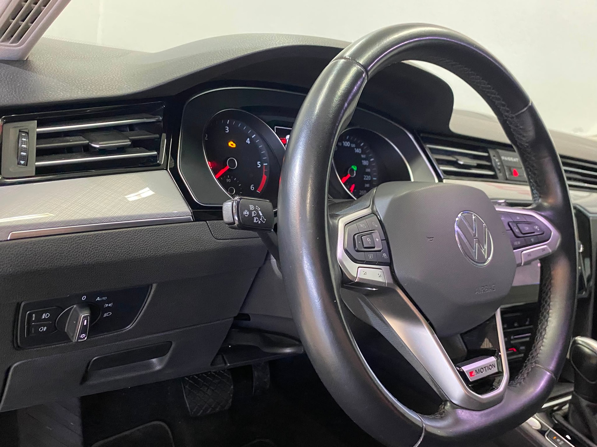 VW Passat 2.0 TDI BMT Business 4Motion DSG-image-5