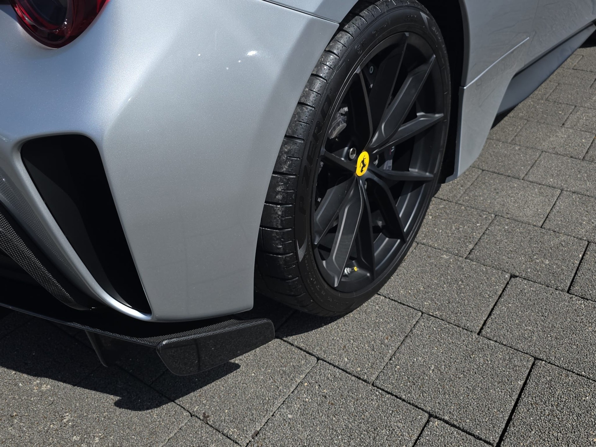 FERRARI 488 Pista 3.9 V8-image-17