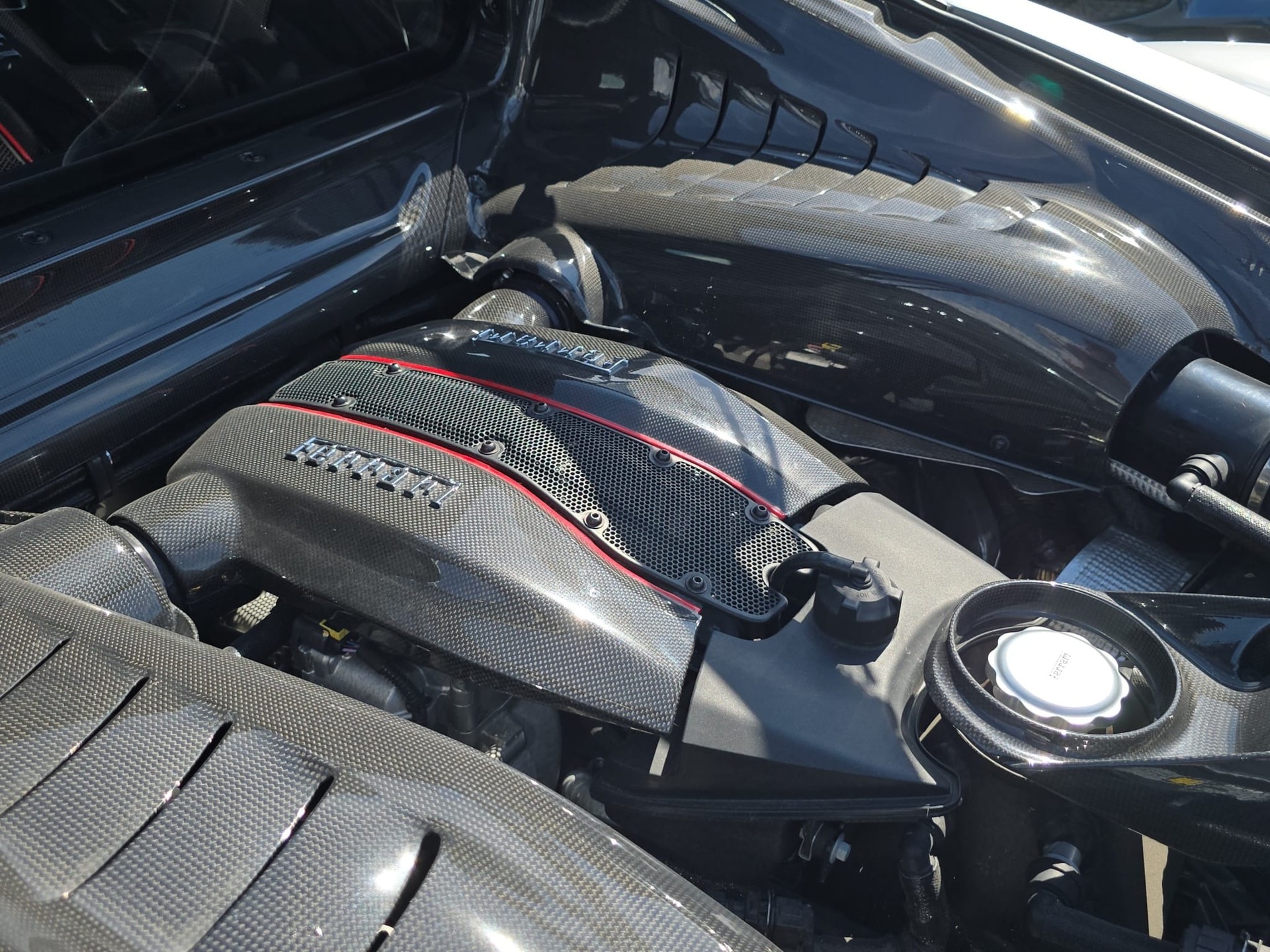 FERRARI 488 Pista 3.9 V8-image-23
