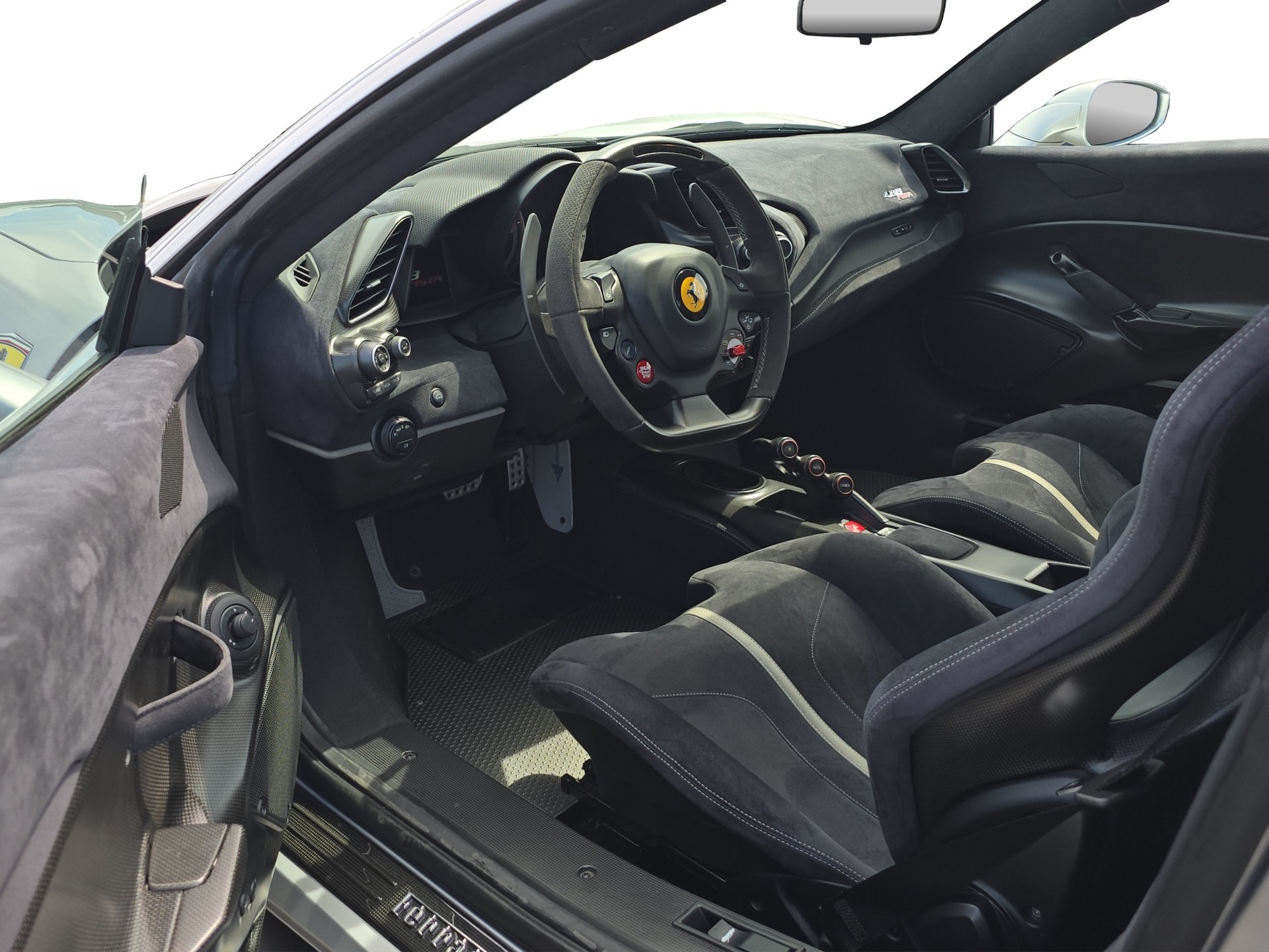 FERRARI 488 Pista 3.9 V8-image-9