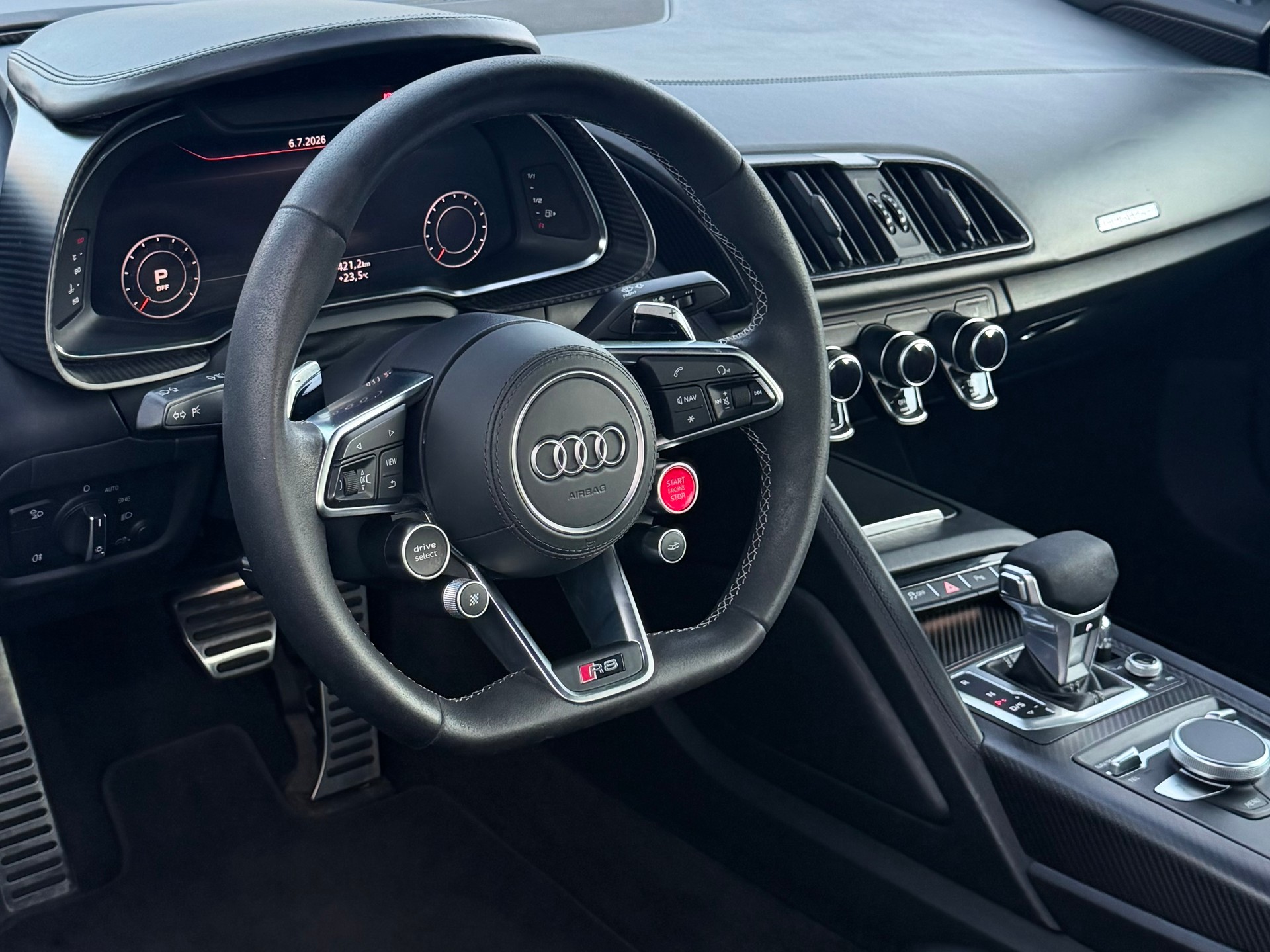 AUDI R8 Coupé 5.2 plus S-Tronic-image-4